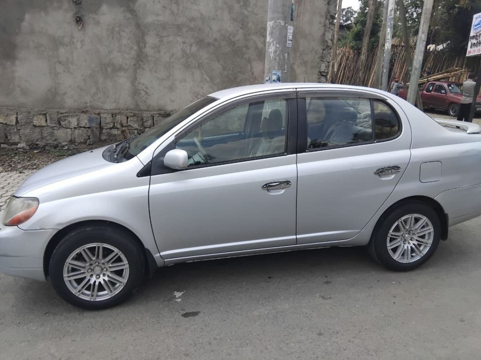 2002 Toyota Platz — photo 8