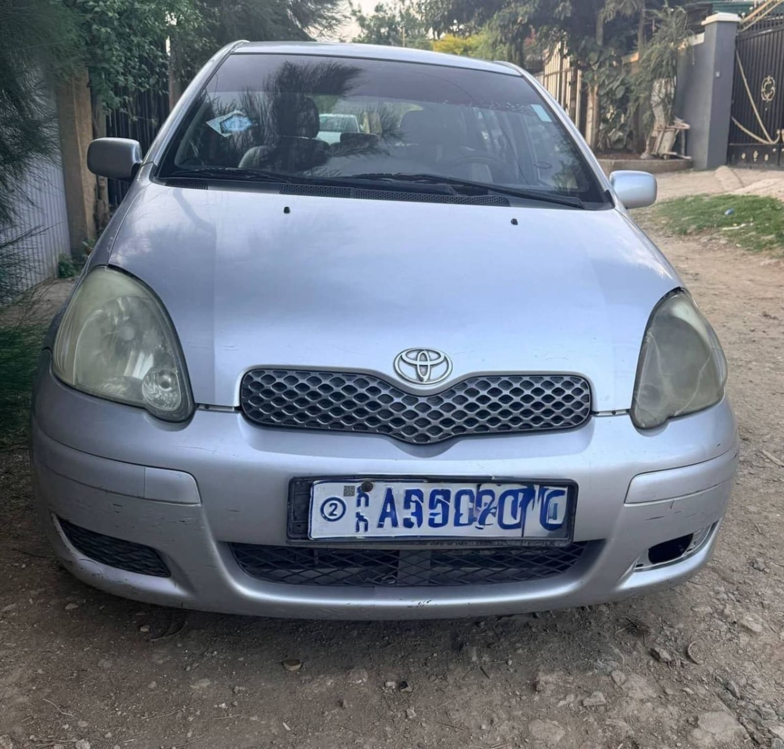 2003 Toyota Vitz — photo 1