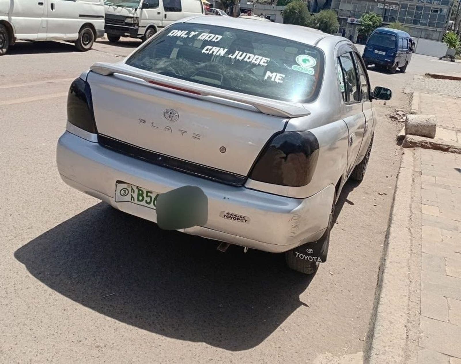 2001 Toyota Platz — photo 2