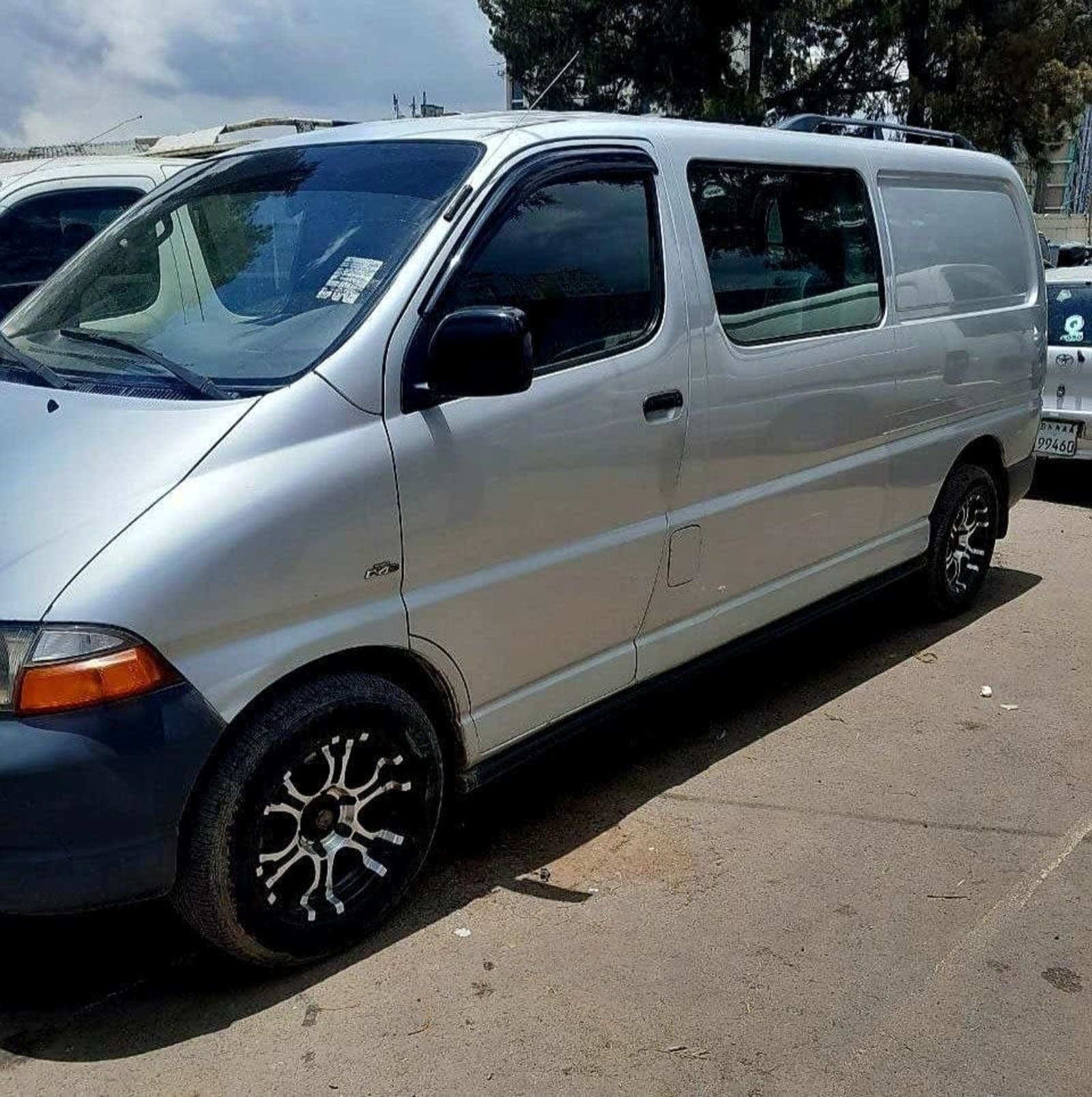 2002 Toyota Hiace Dolphin — photo 6
