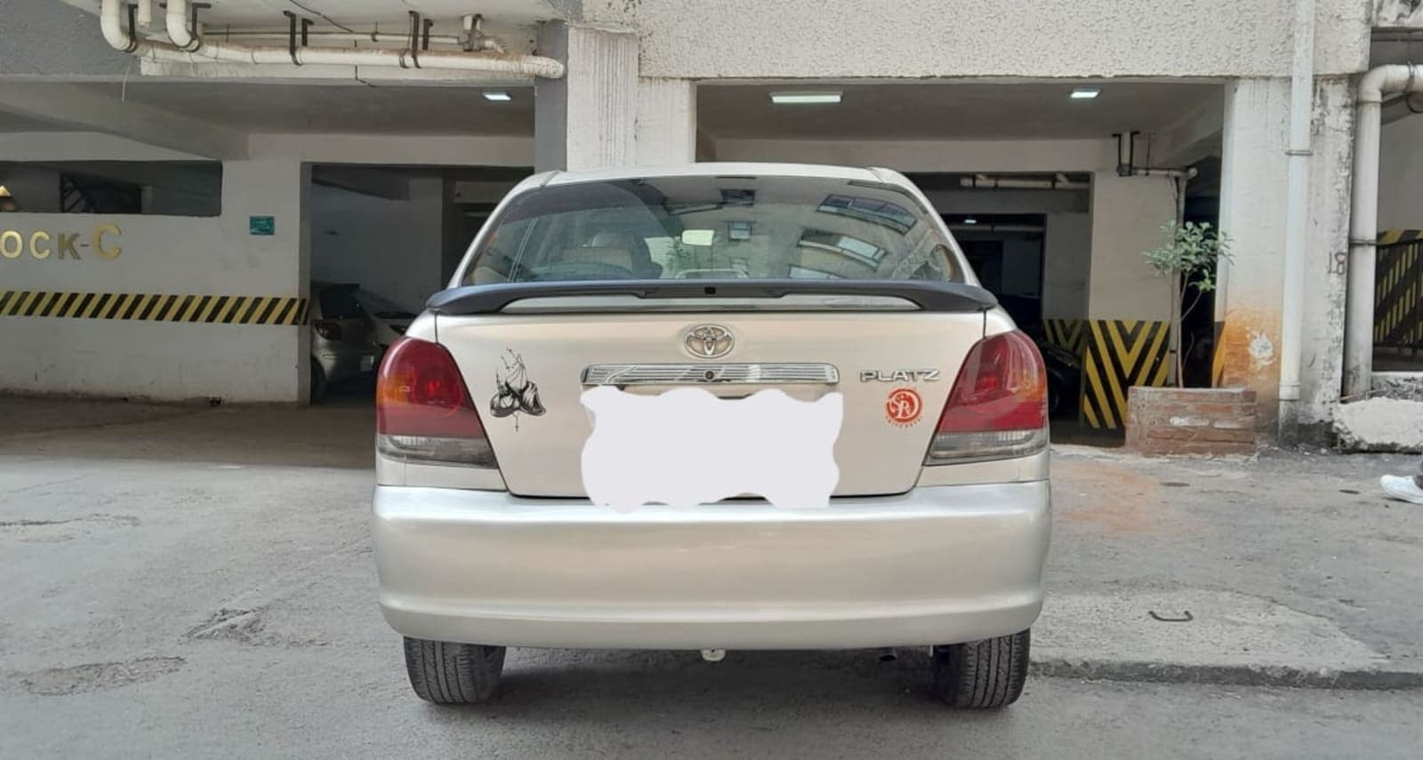 2003 Toyota Platz — photo 1