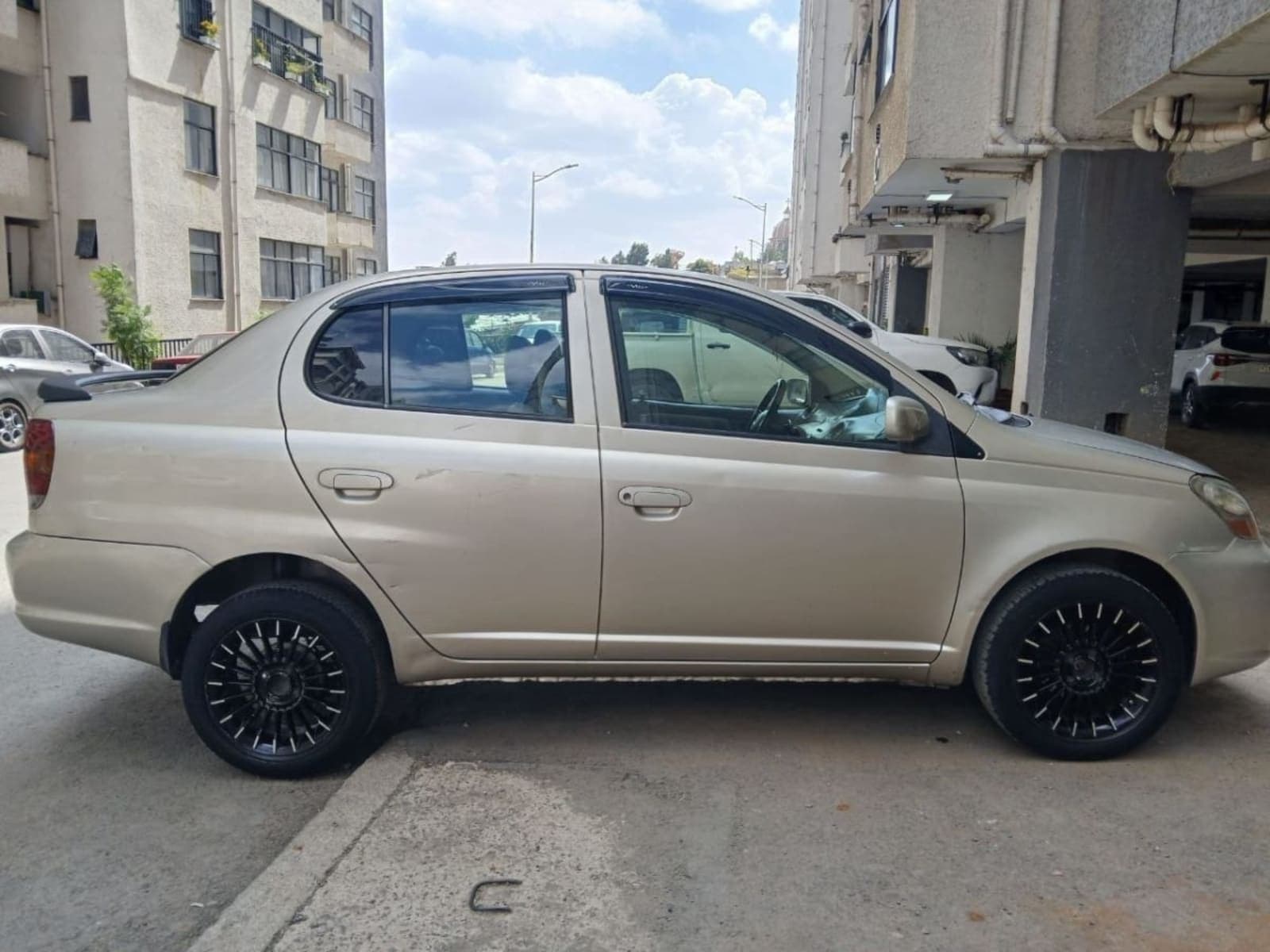 2003 Toyota Platz — photo 3