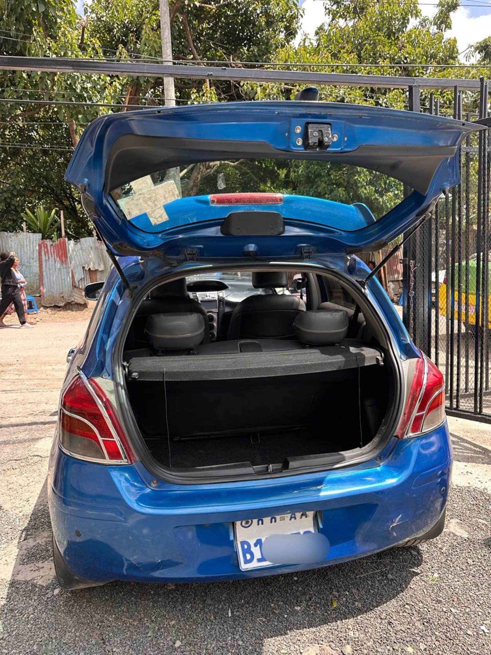 2008 Toyota Yaris Compact — photo 2