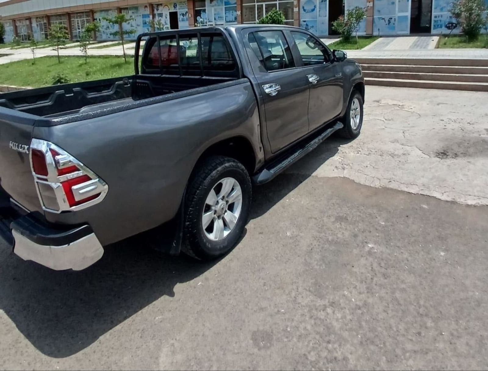 2017 Toyota Revo Hilux — photo 4