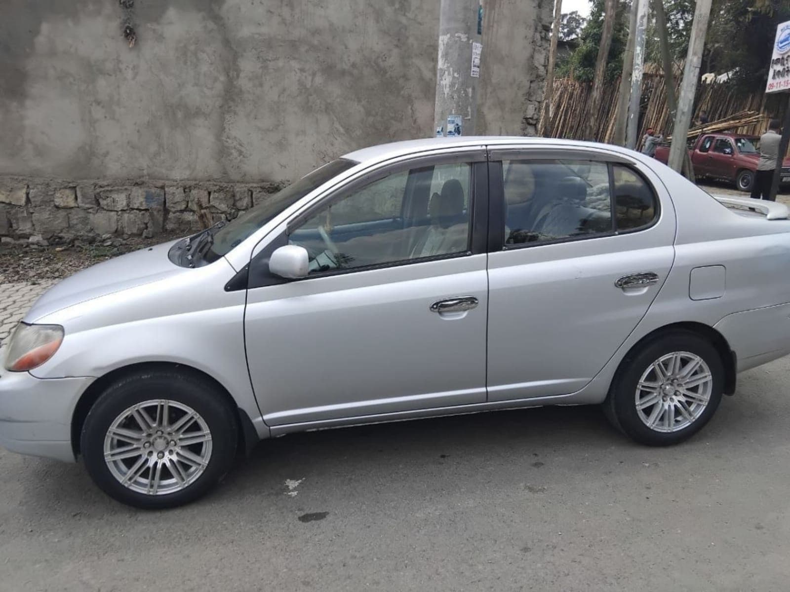 2001 Toyota Platz — photo 1