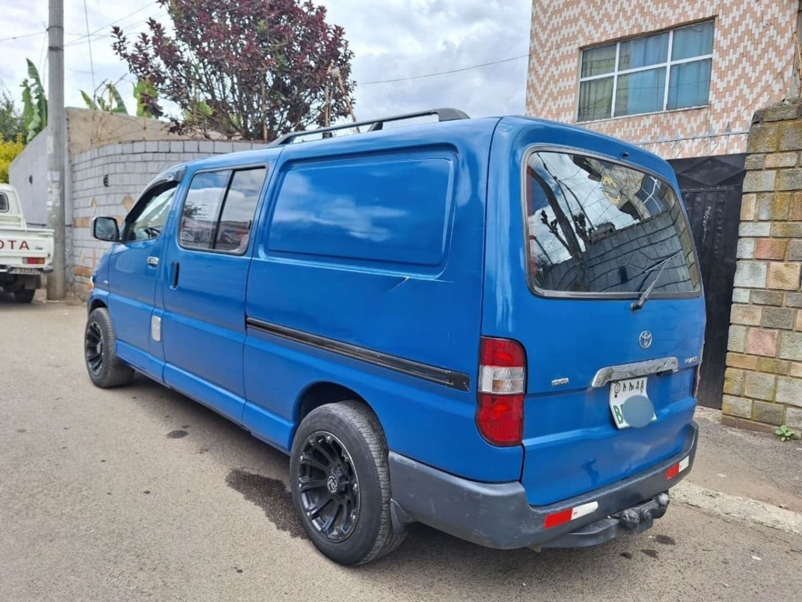 2002 Toyota Hiace Dolphine — photo 4