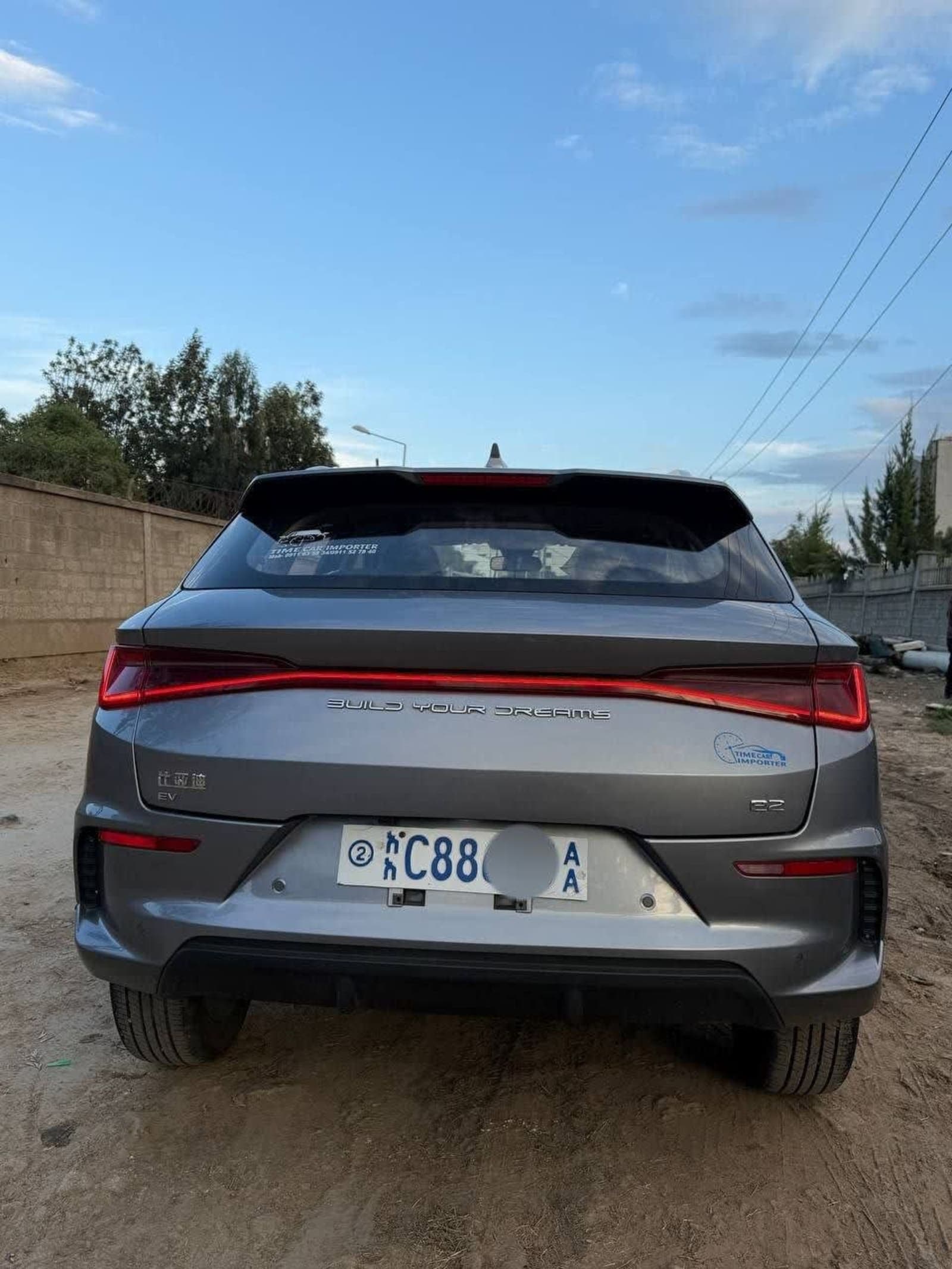 2025 BYD E2 — photo 2