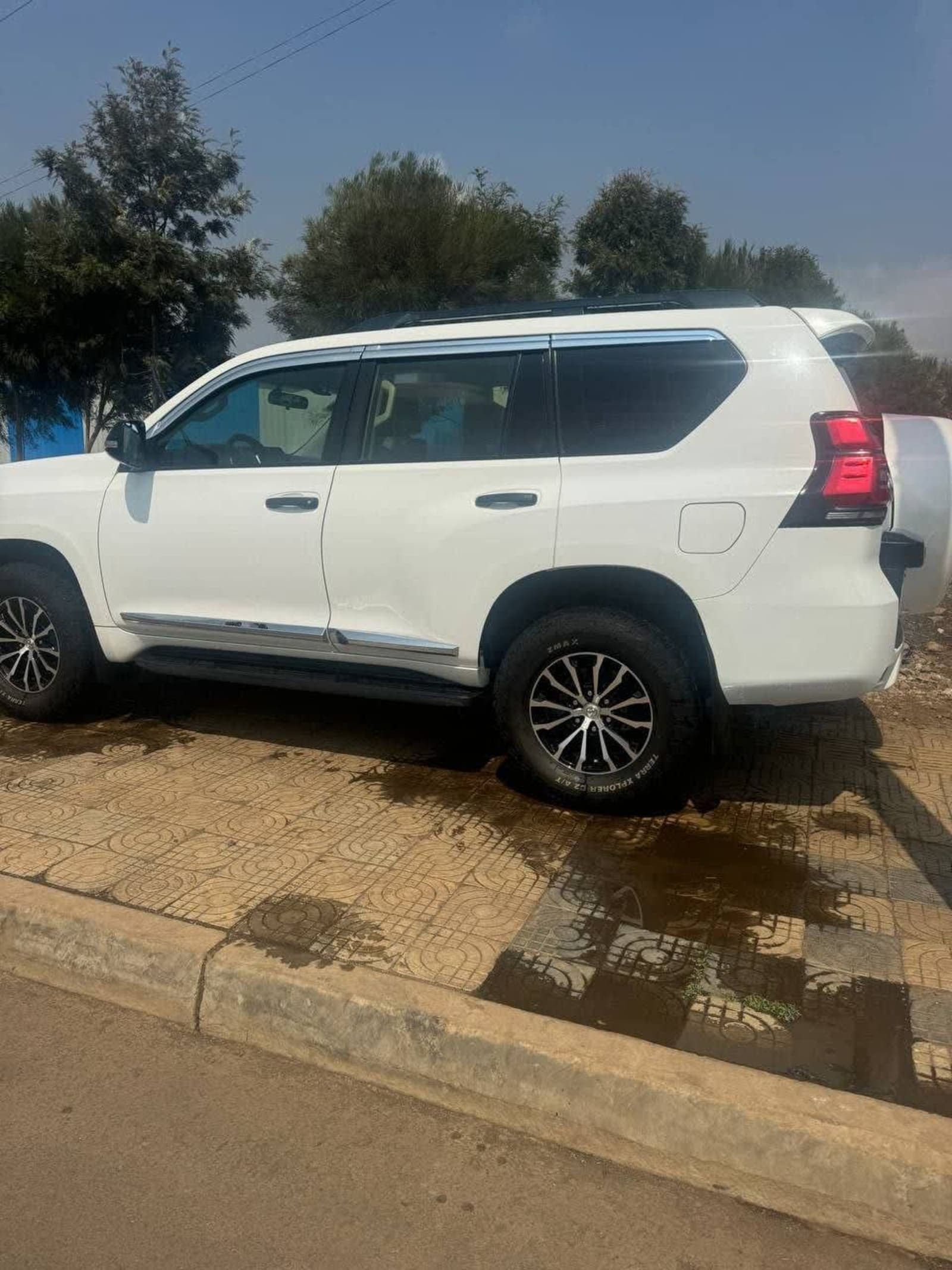 2018 Toyota Land-cruiser Prado — photo 3