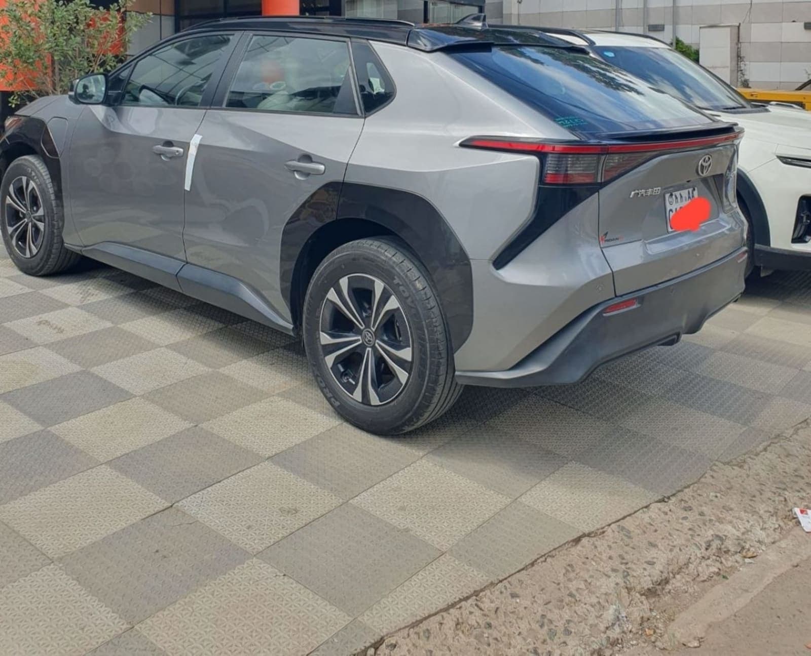 2022 Toyota BZ4X — photo 7