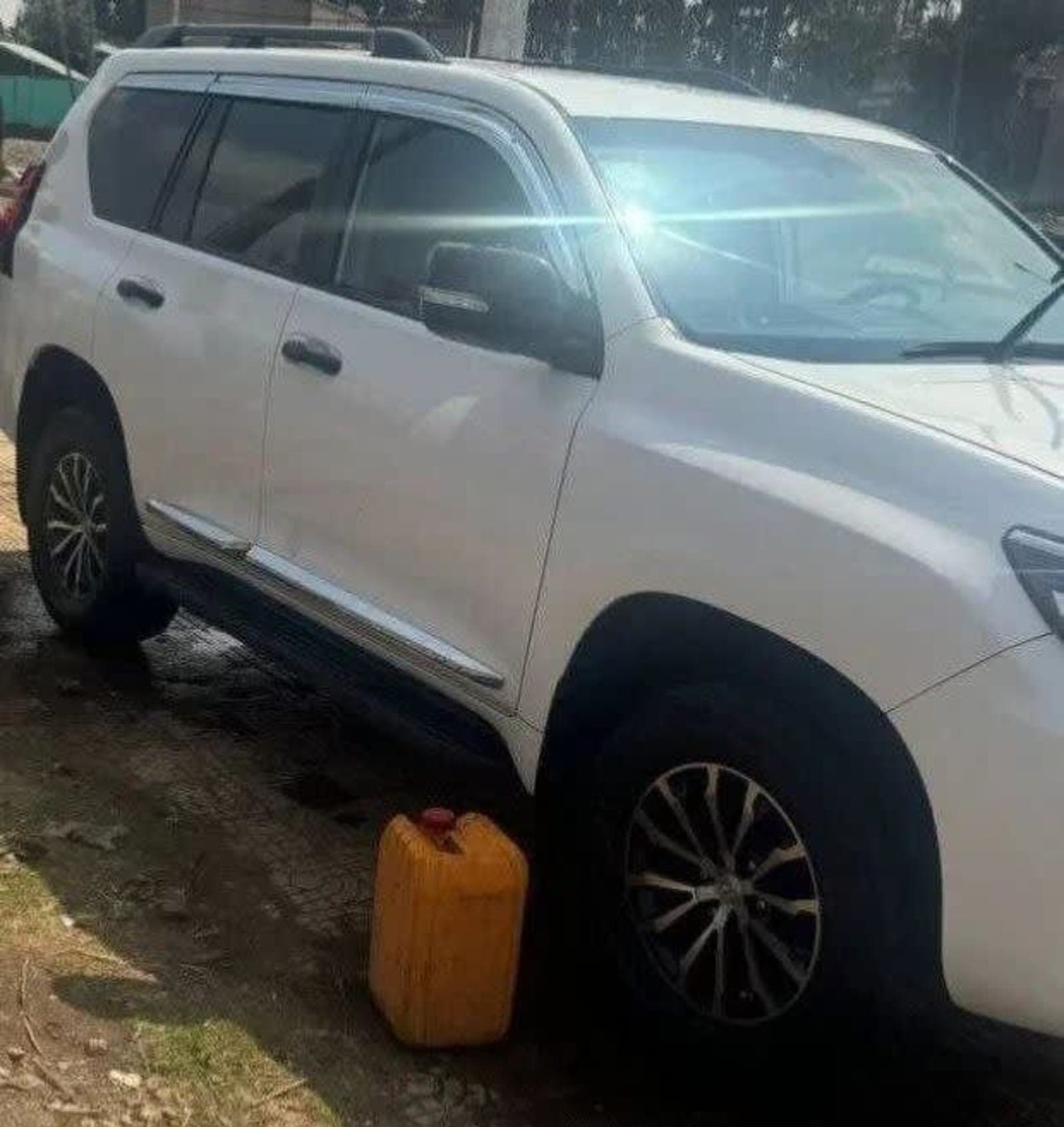 2018 Toyota Land-Cruiser Prado — photo 3