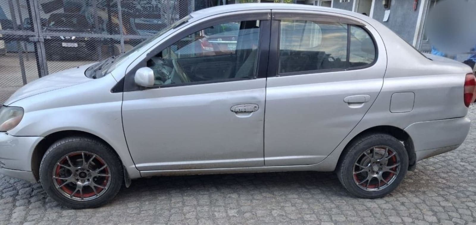 2001 Toyota Platz — photo 7