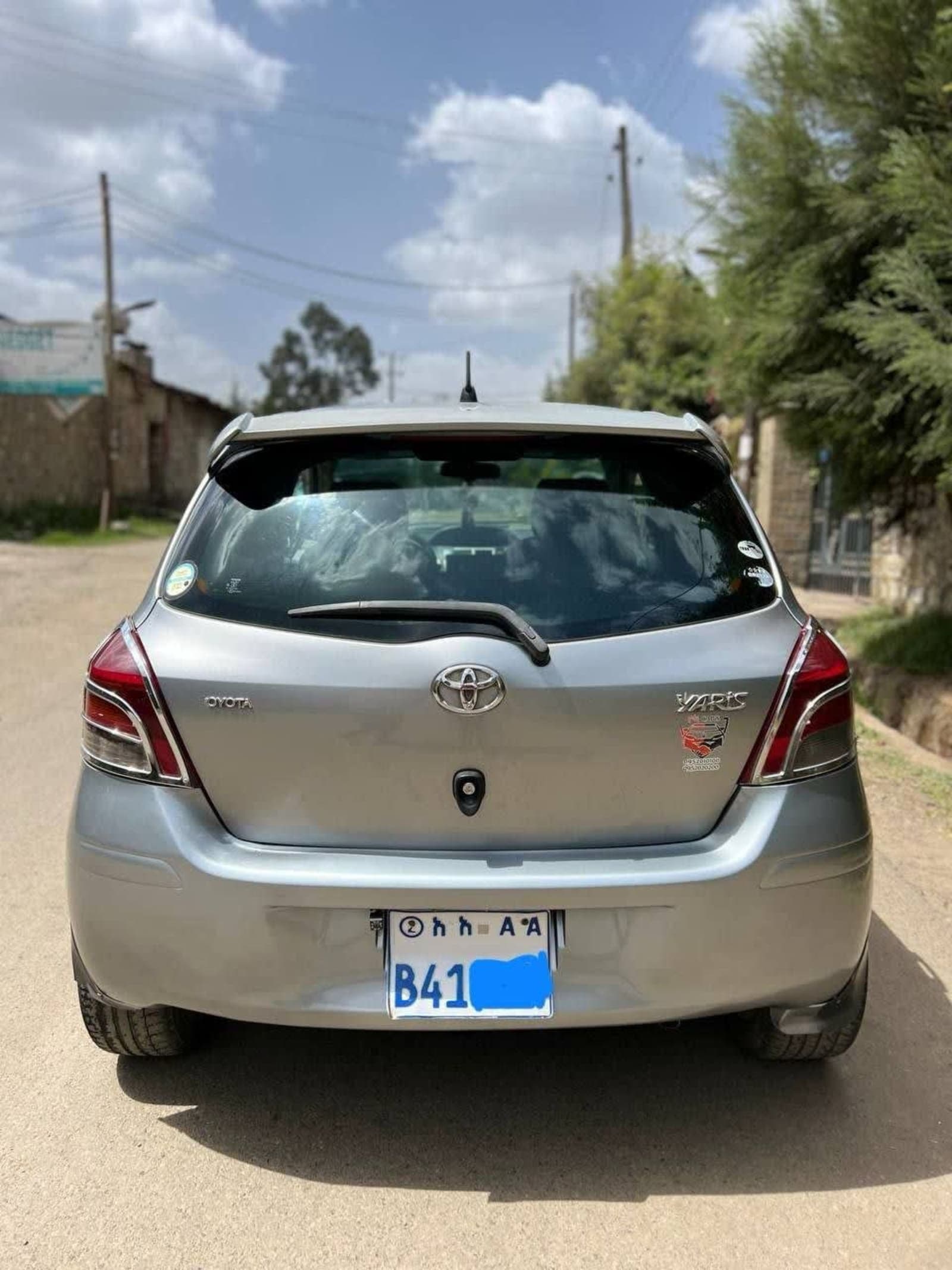 2010 Toyota Compact Yaris — photo 1