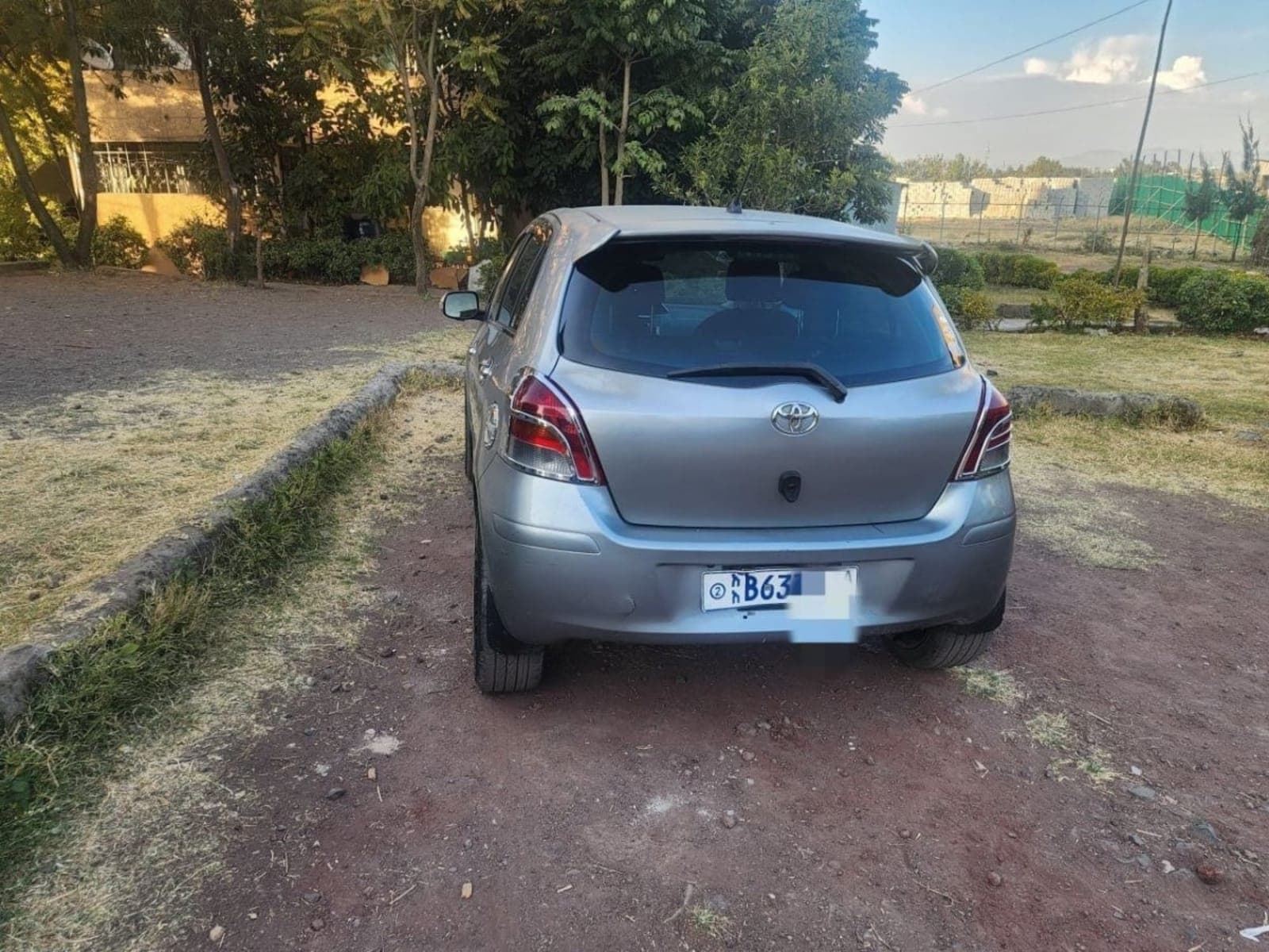2010 Toyota Compact Yaris — photo 1
