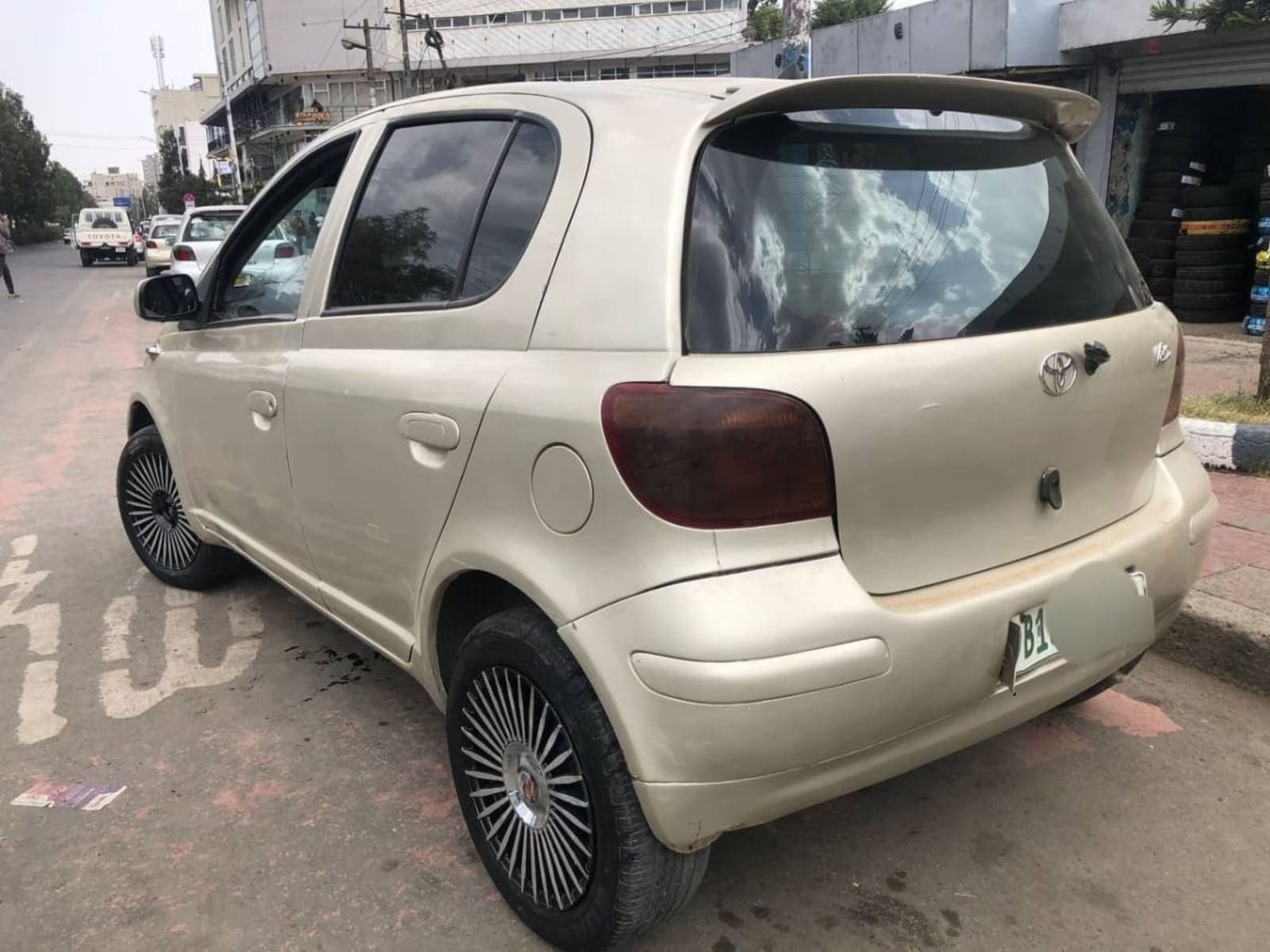2004 Toyota Vitz — photo 2
