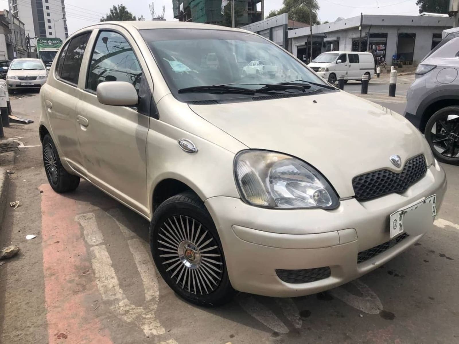 2004 Toyota Vitz — photo 5