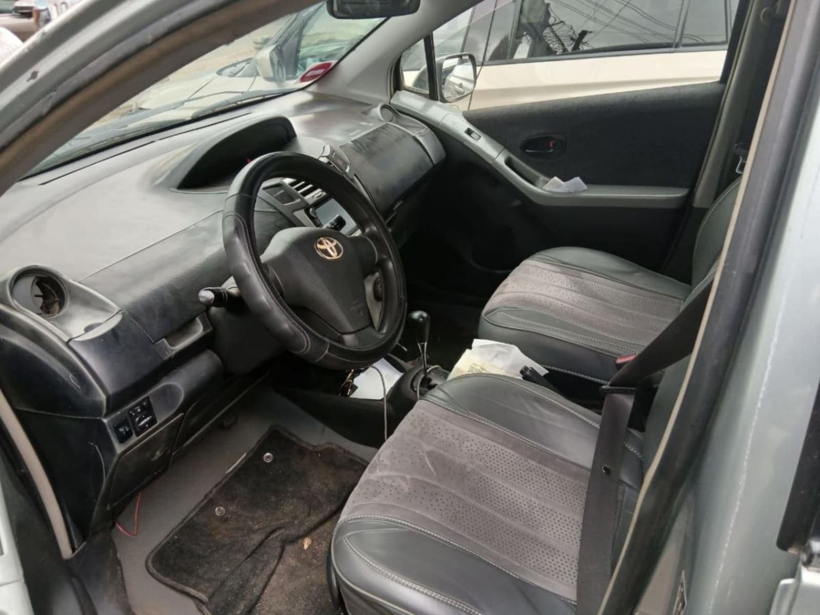 2006 Toyota Yaris Compact — photo 2