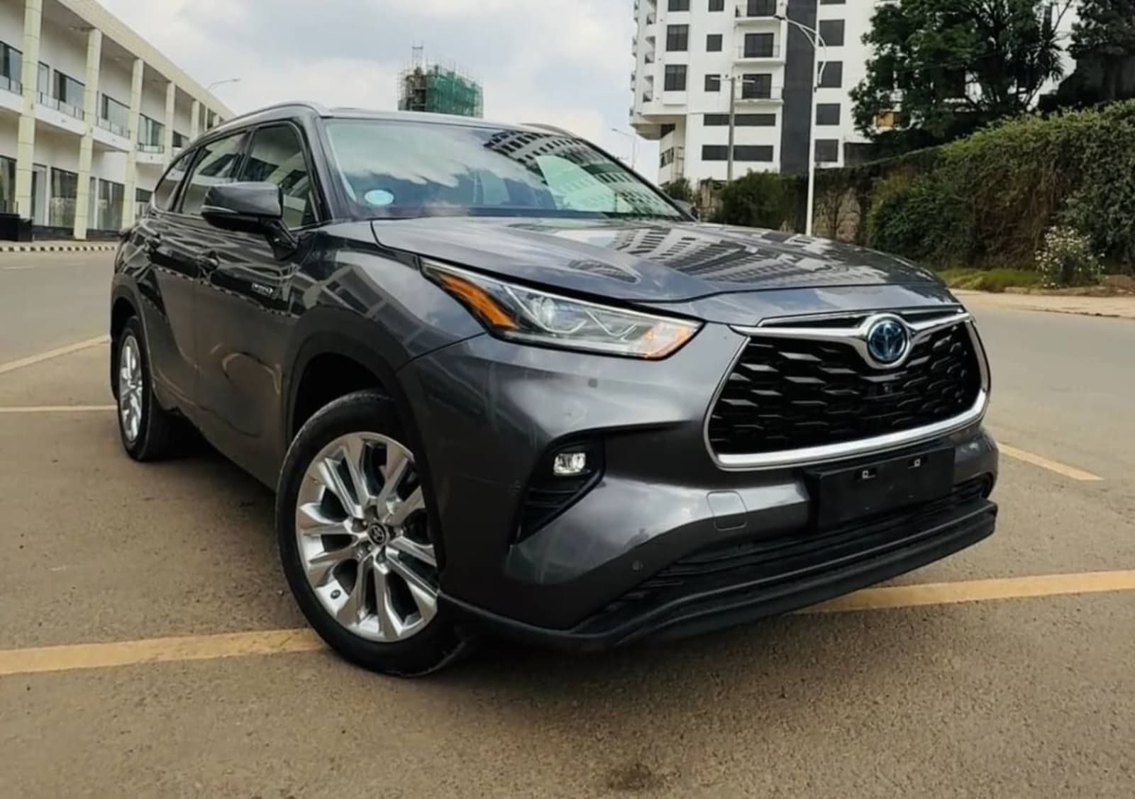 2024 Toyota Highlander Limited — photo 8