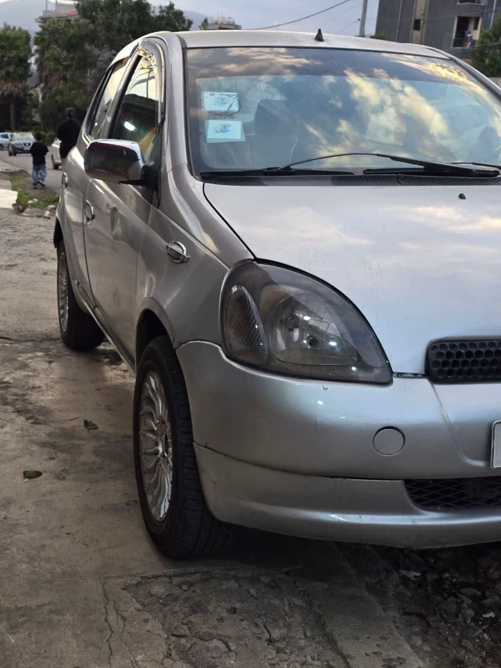 2001 Toyota Vitz — photo 1