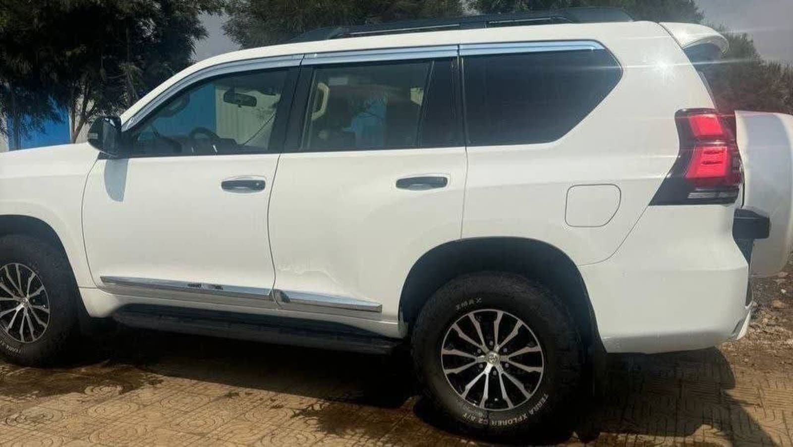 2018 Toyota Land-cruiser Prado — photo 2