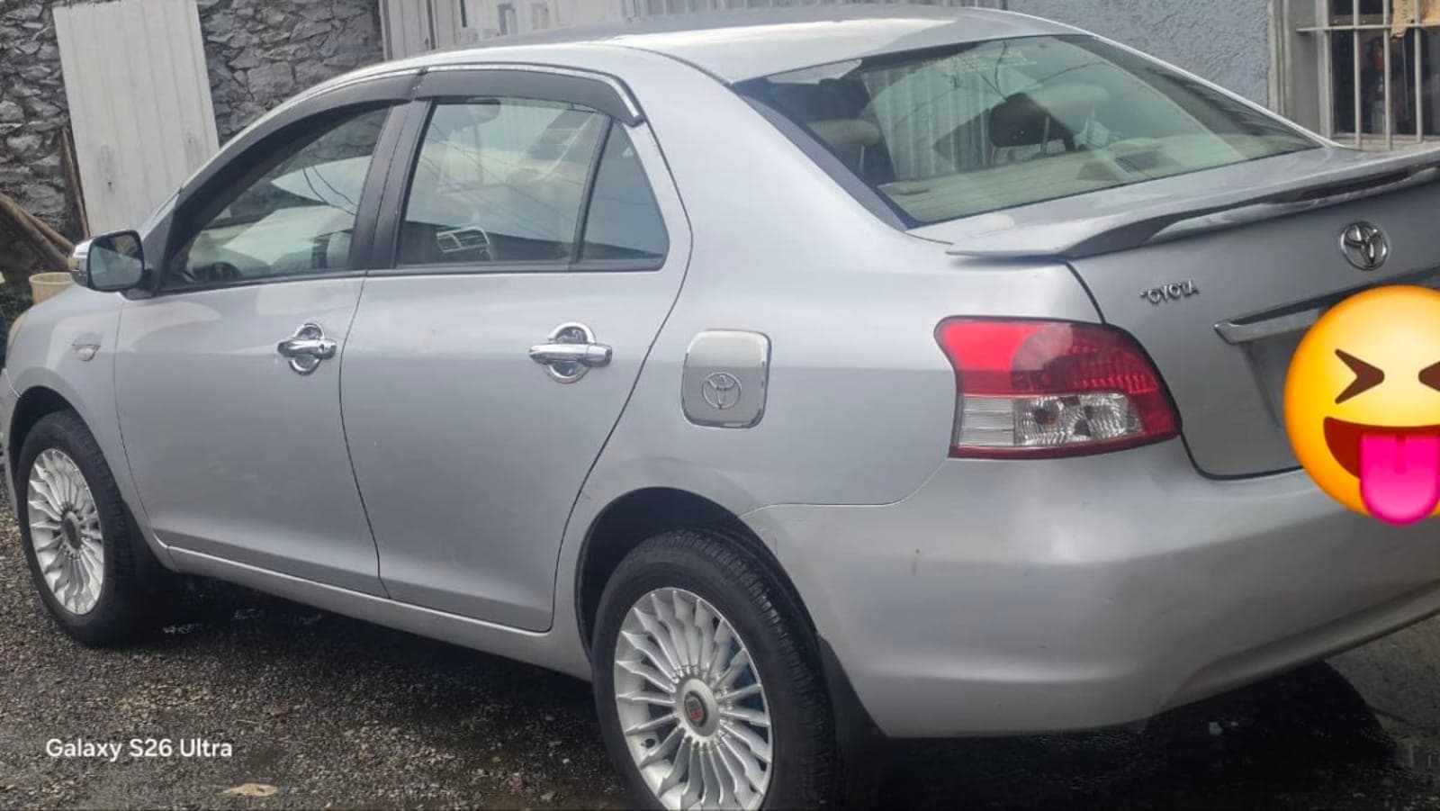 2010 Toyota Yaris — photo 1