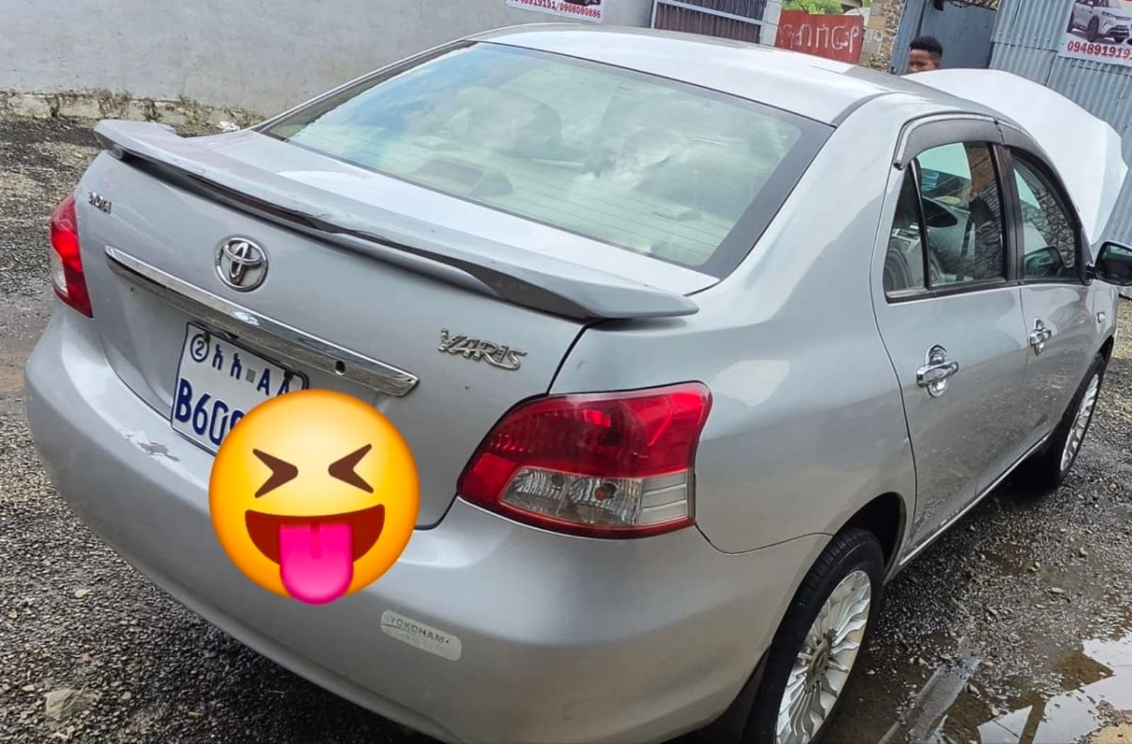 2010 Toyota Yaris — photo 2