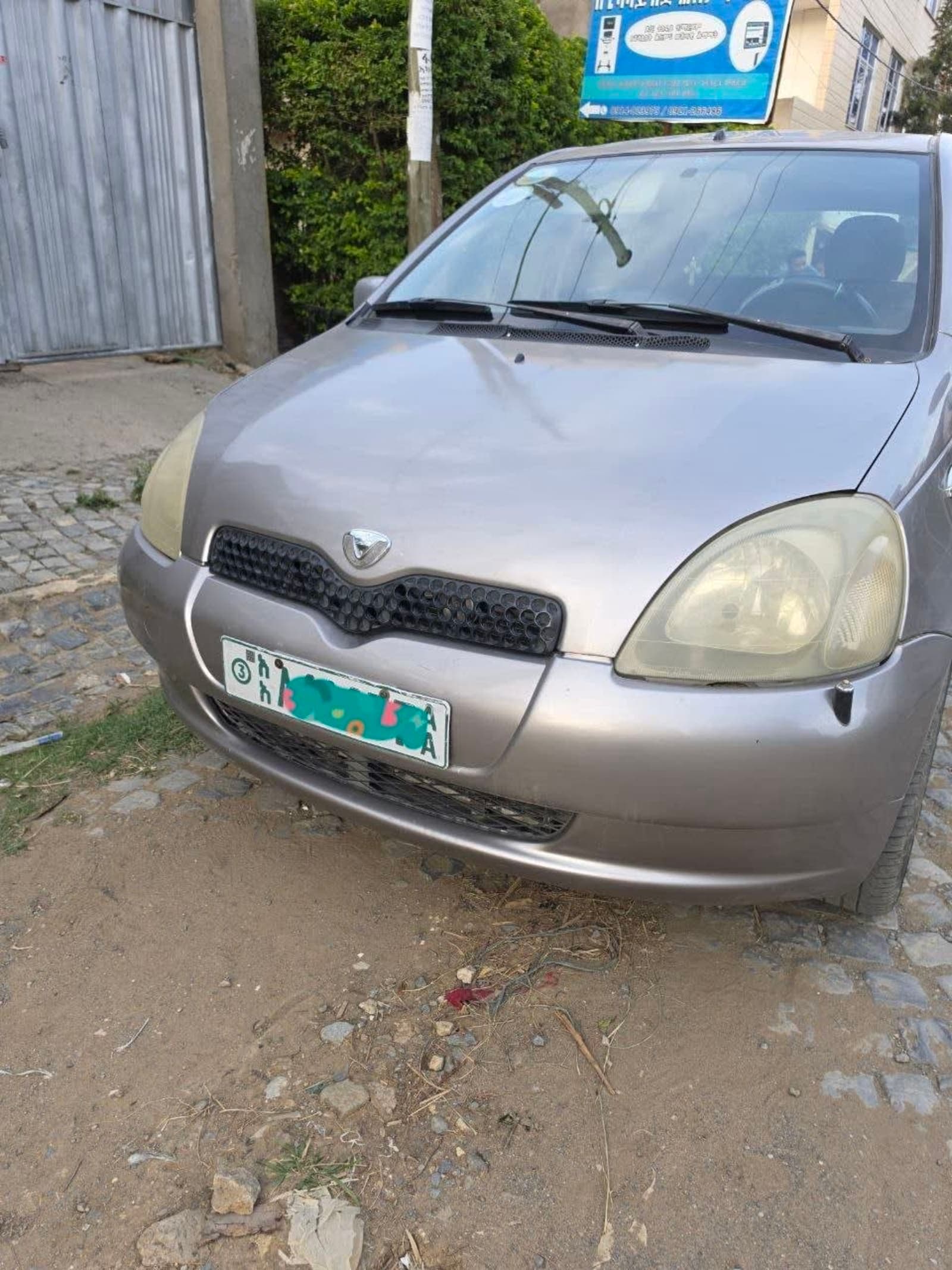 2002 Toyota Vitz — photo 1