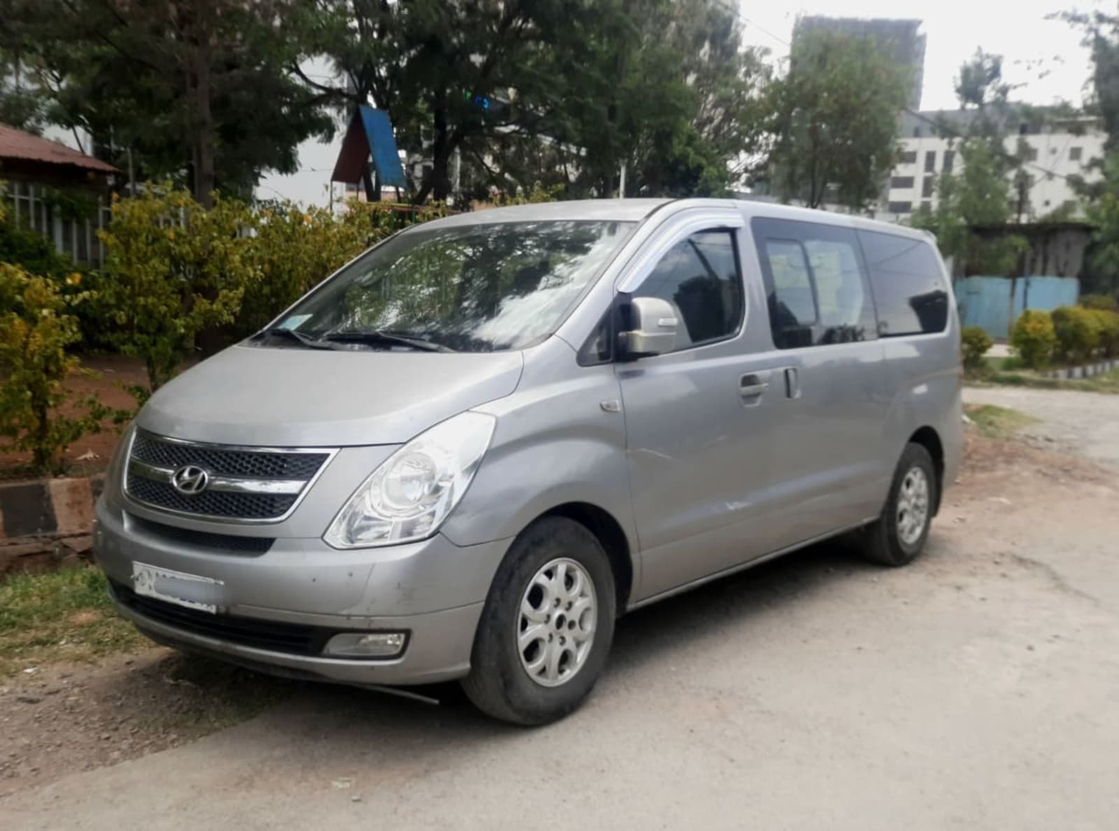 2012 Hyundai Starex โ photo 2