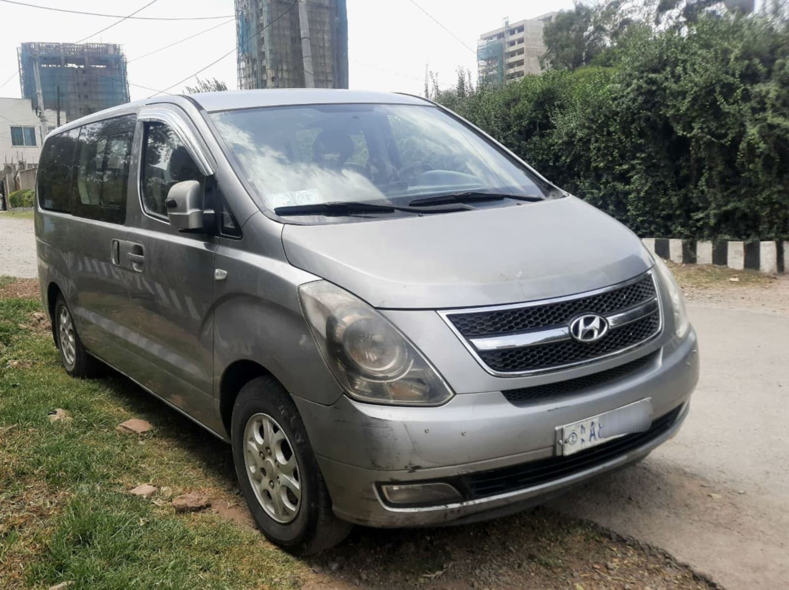 2012 Hyundai Starex โ photo 3