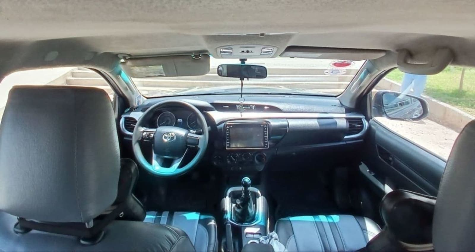 2017 Toyota Revo Hilux — photo 2