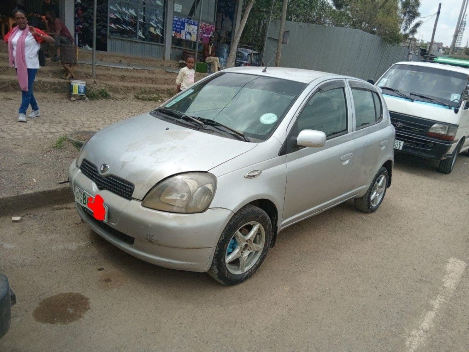 2001 Toyota Vitz — photo 1