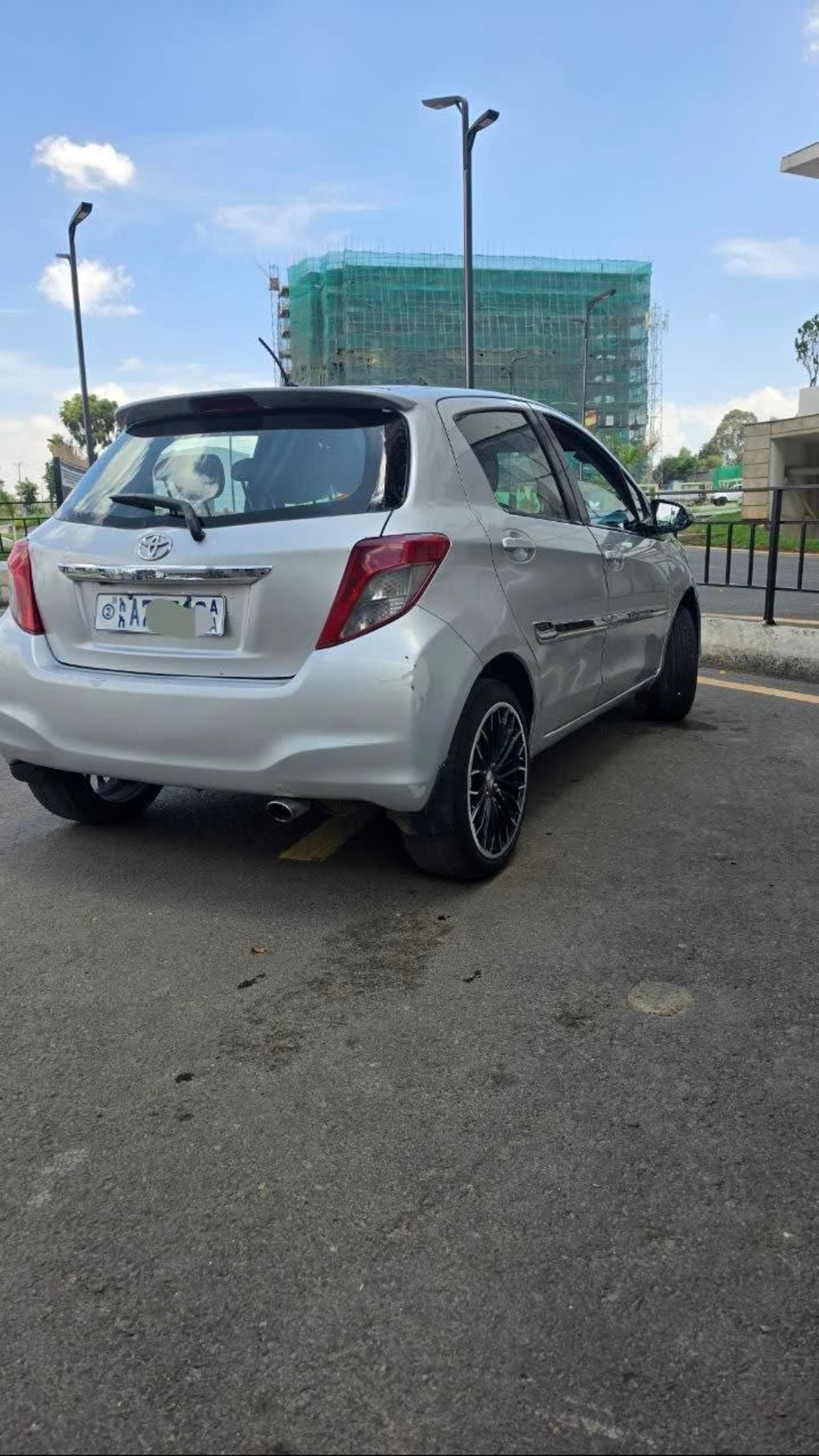 2012 Toyota Yaris Compact — photo 2