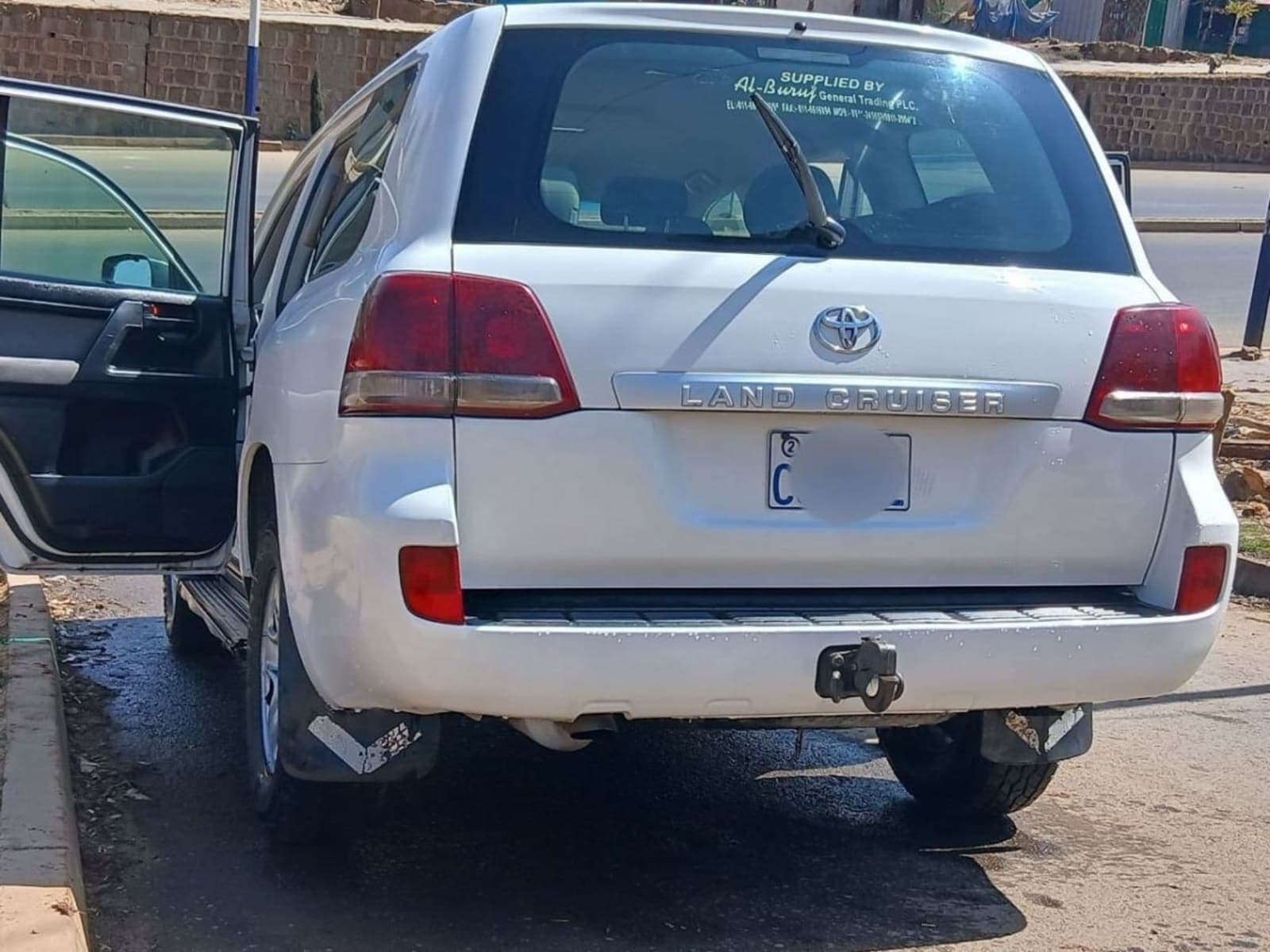 2011 Toyota Landcruiser V8 — photo 1