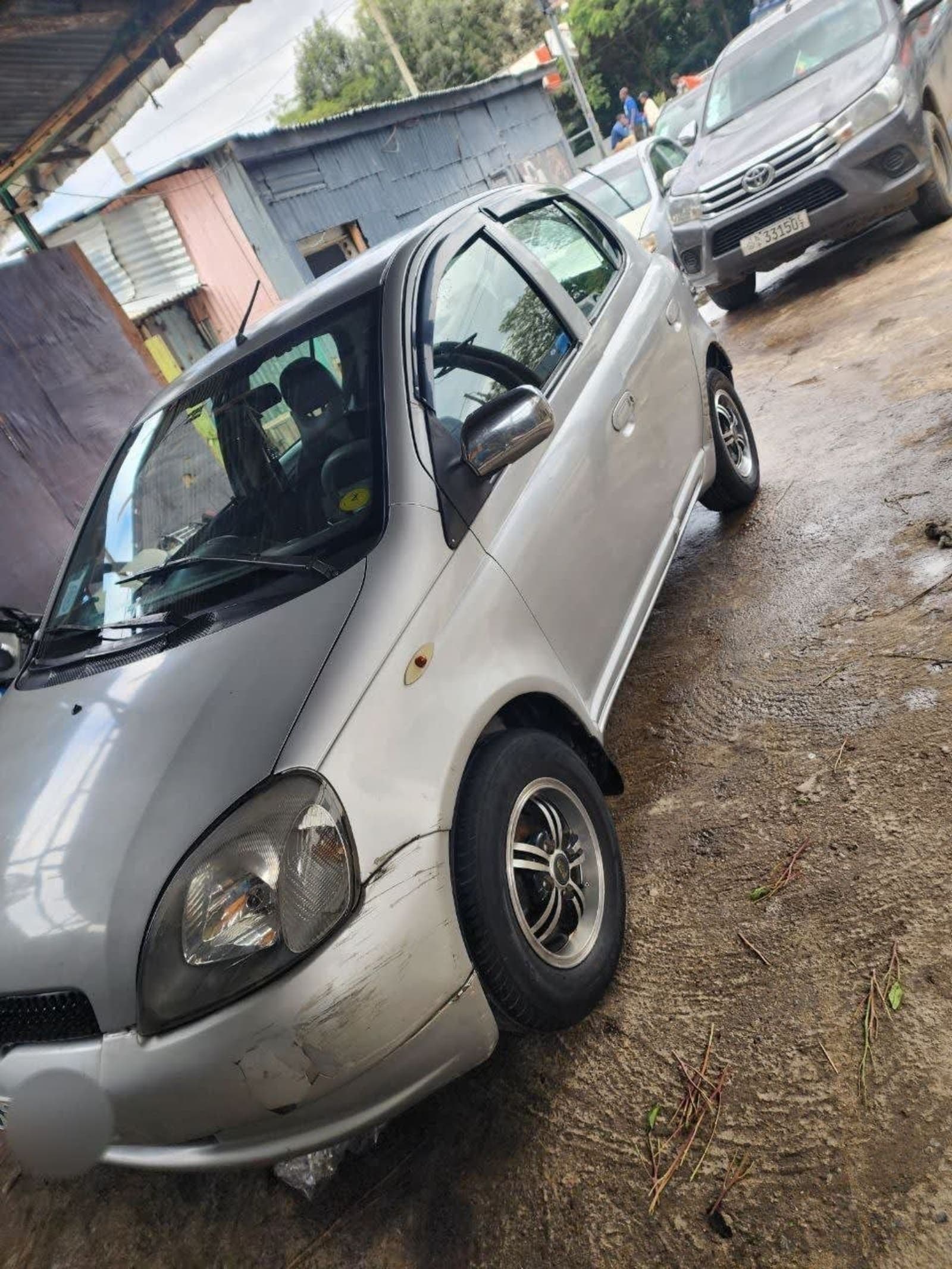 2000 Toyota Vitz — photo 1