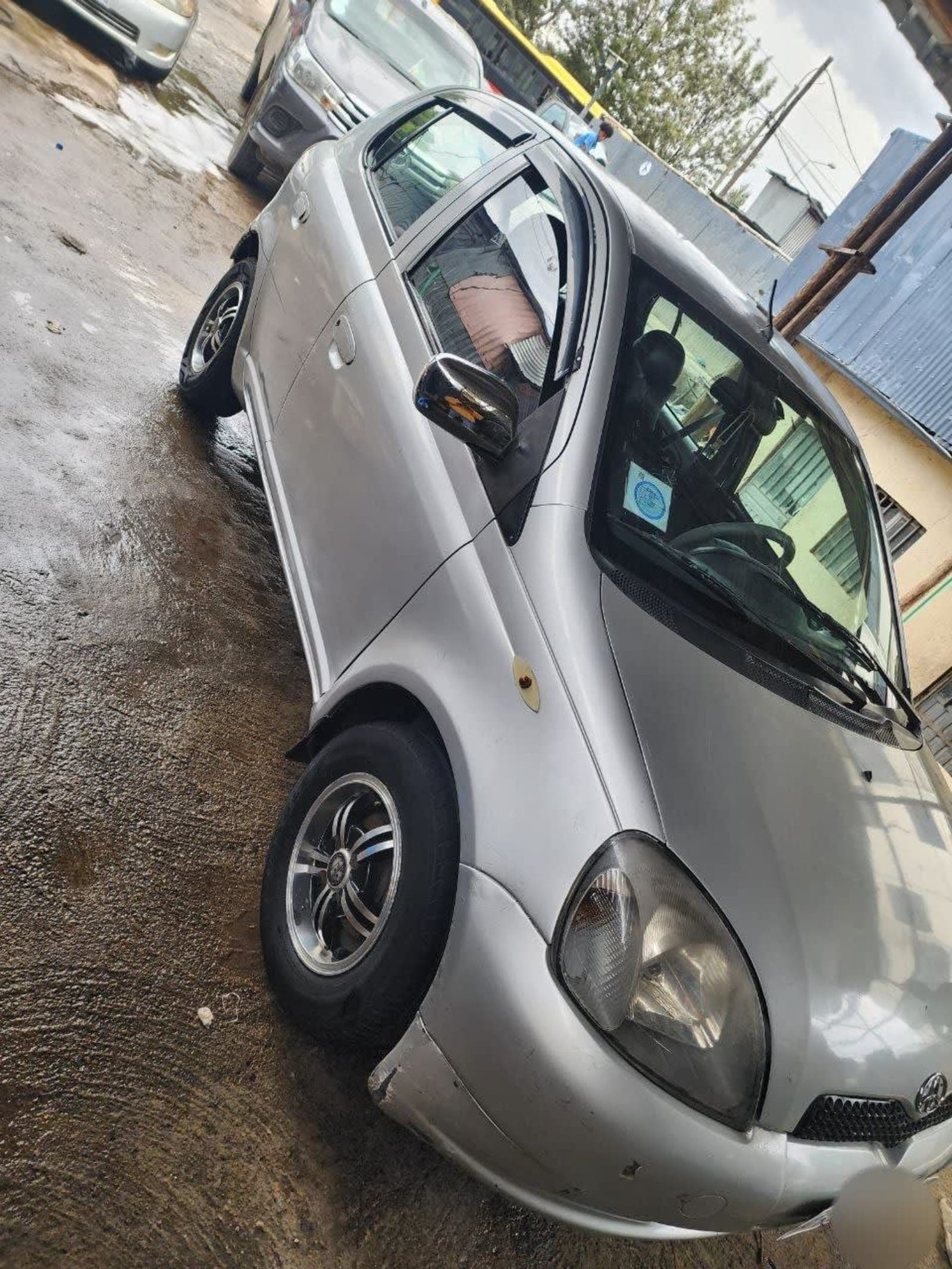 2000 Toyota Vitz — photo 2