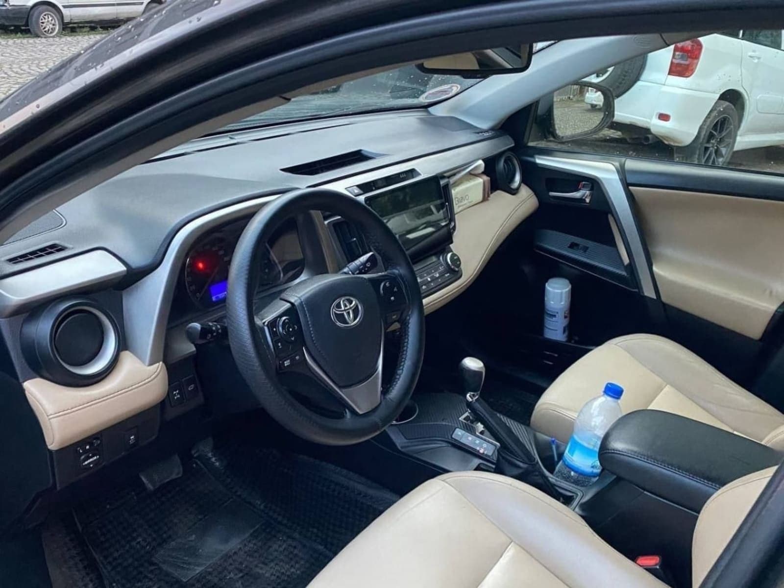 2015 Toyota Rav 4 — photo 2