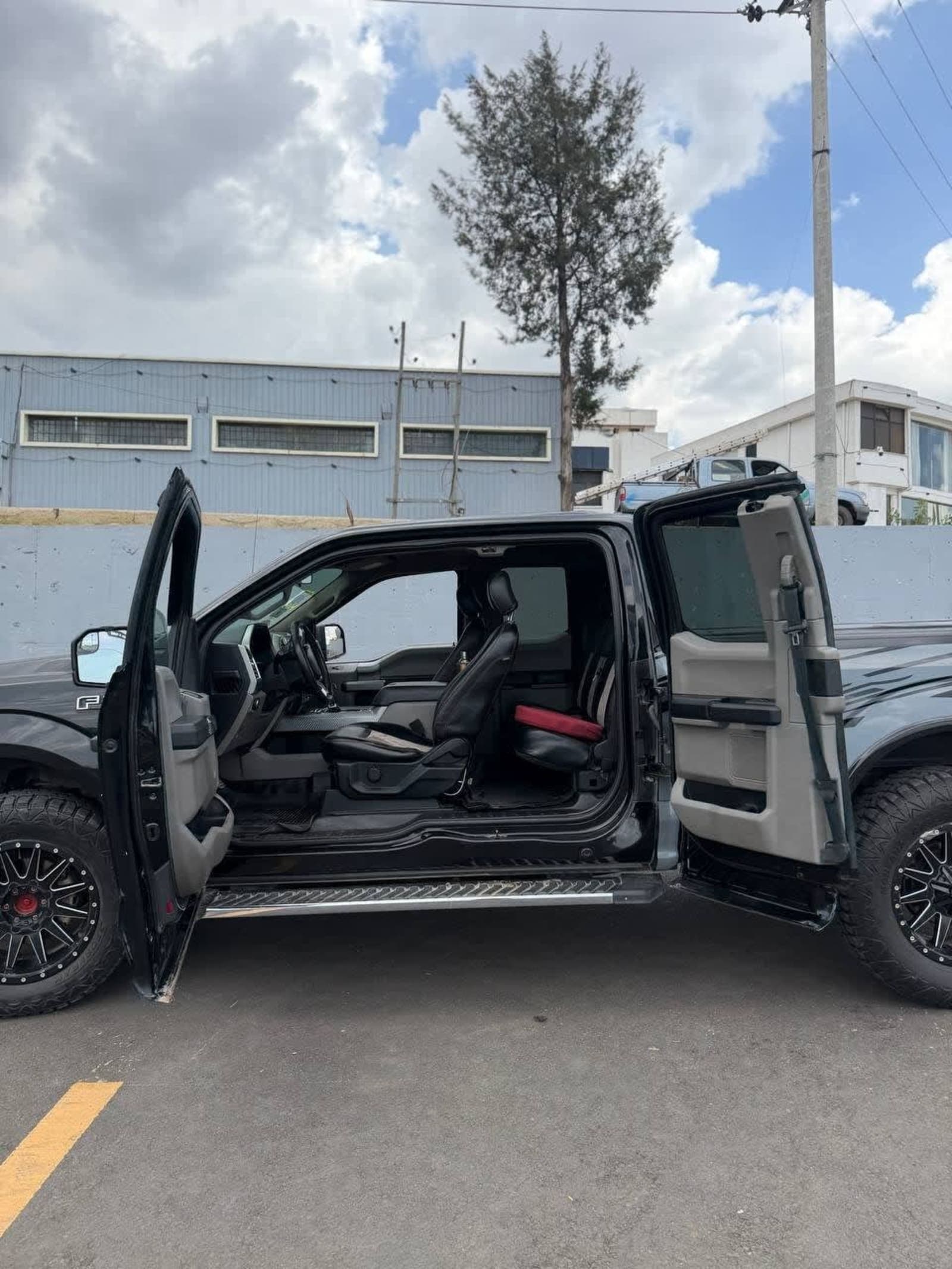 2020 Ford F150 XLT — photo 2