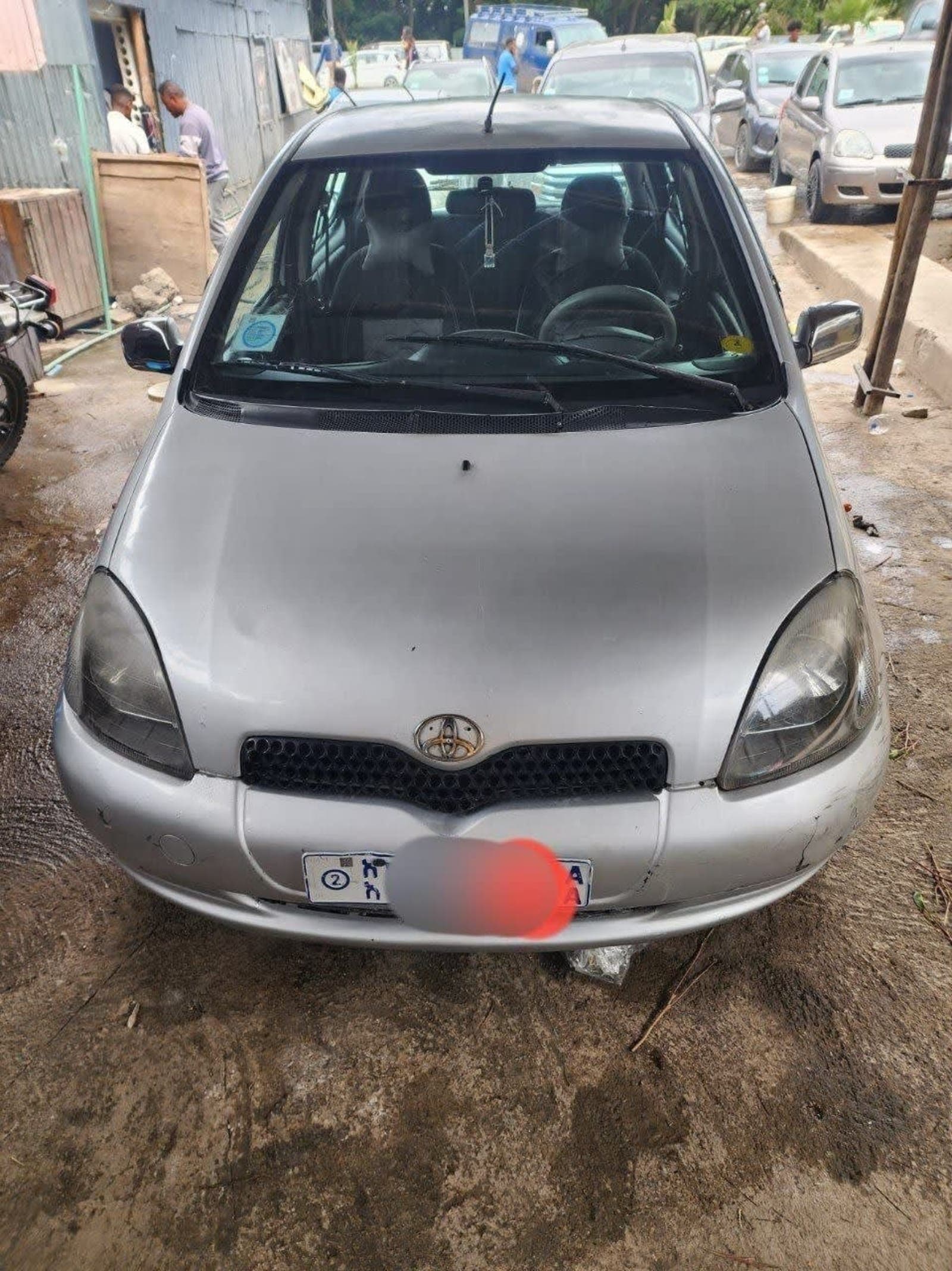 2000 Toyota Vitz — photo 1