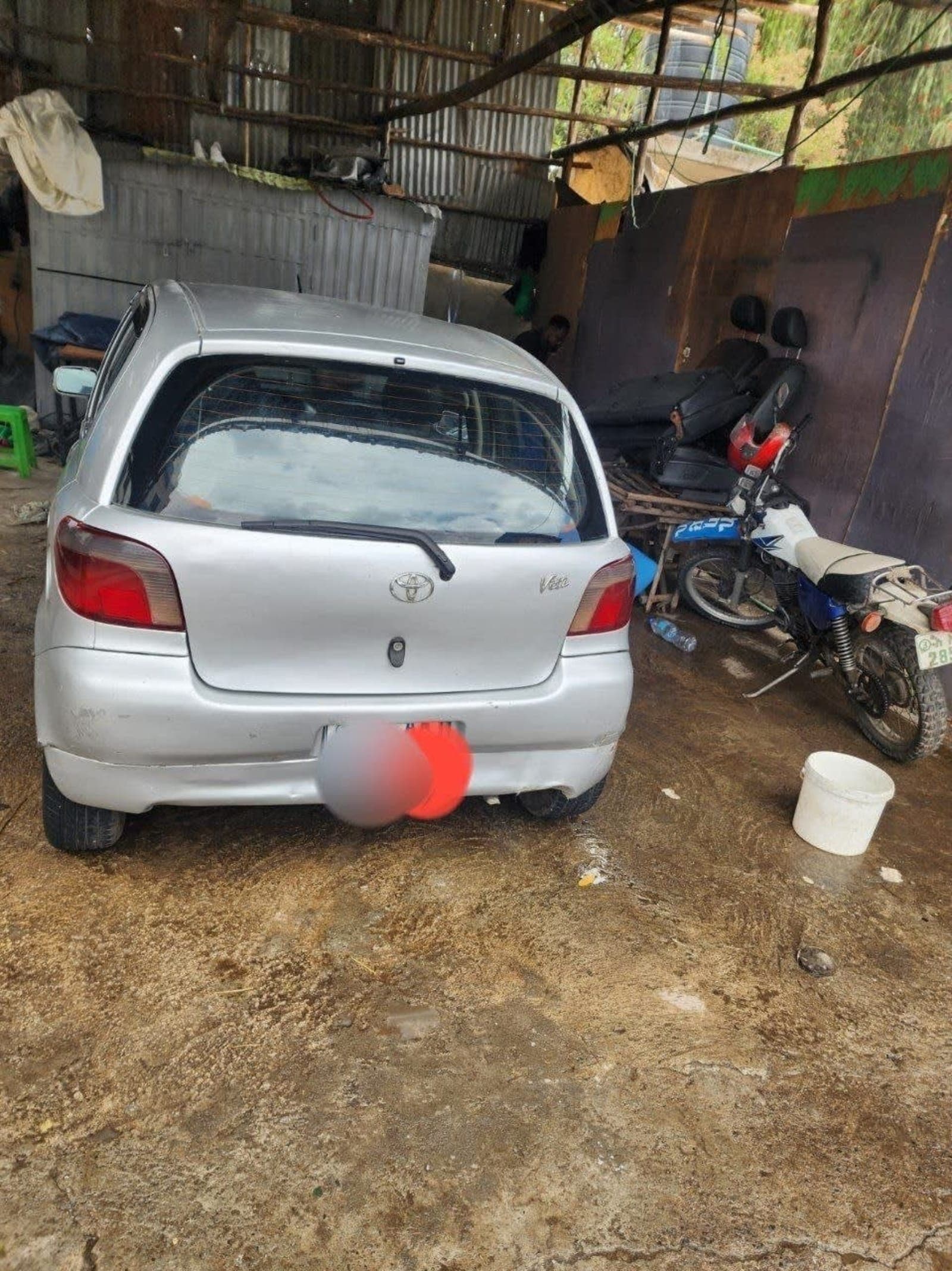 2000 Toyota Vitz — photo 2