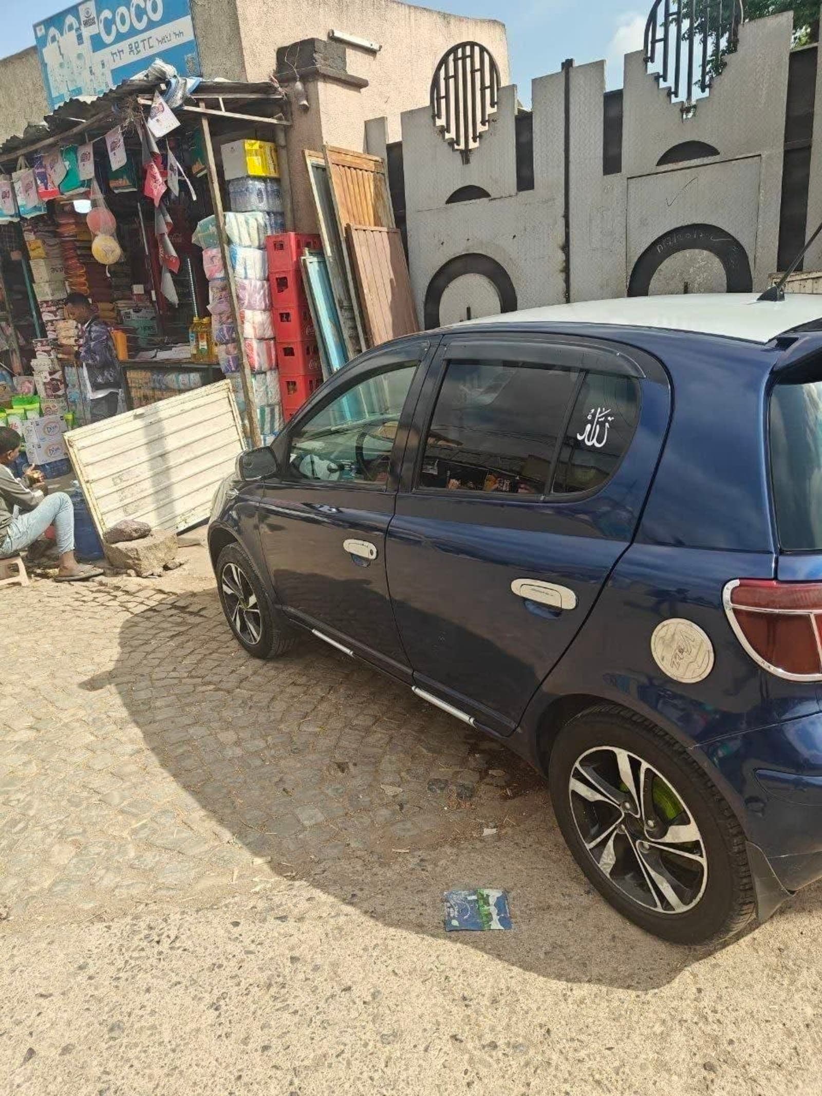 2004 Toyota Vitz — photo 2