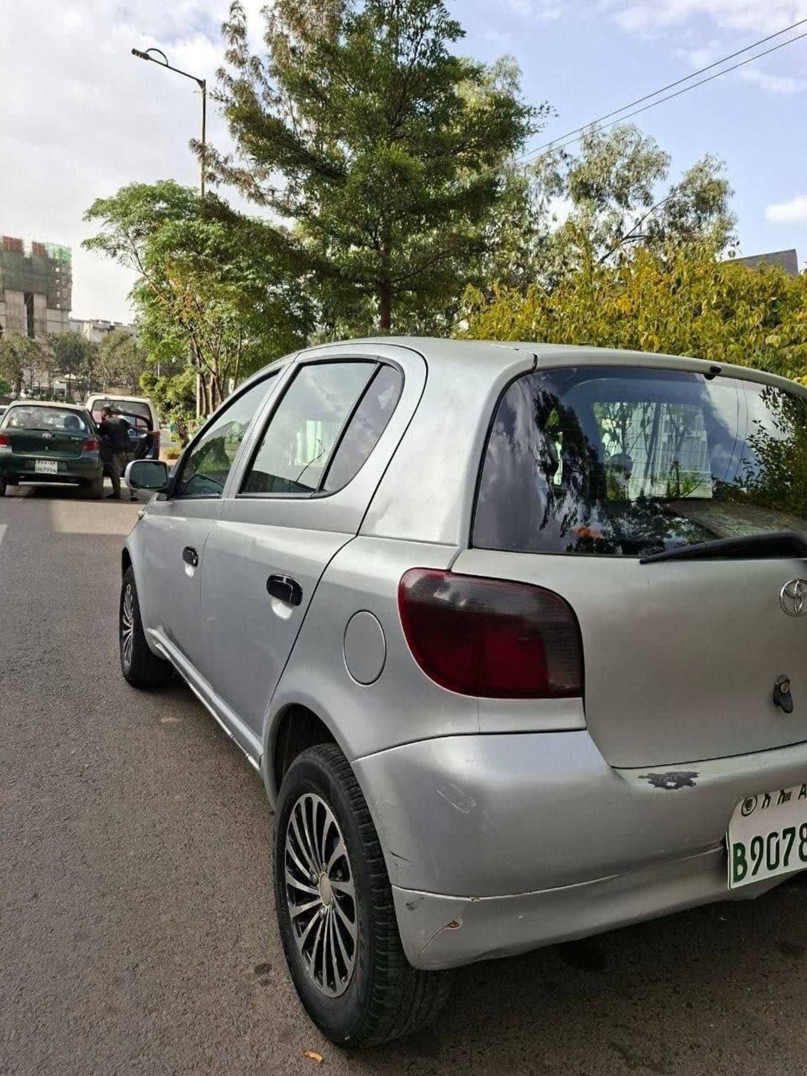 2001 Toyota Vitz — photo 2