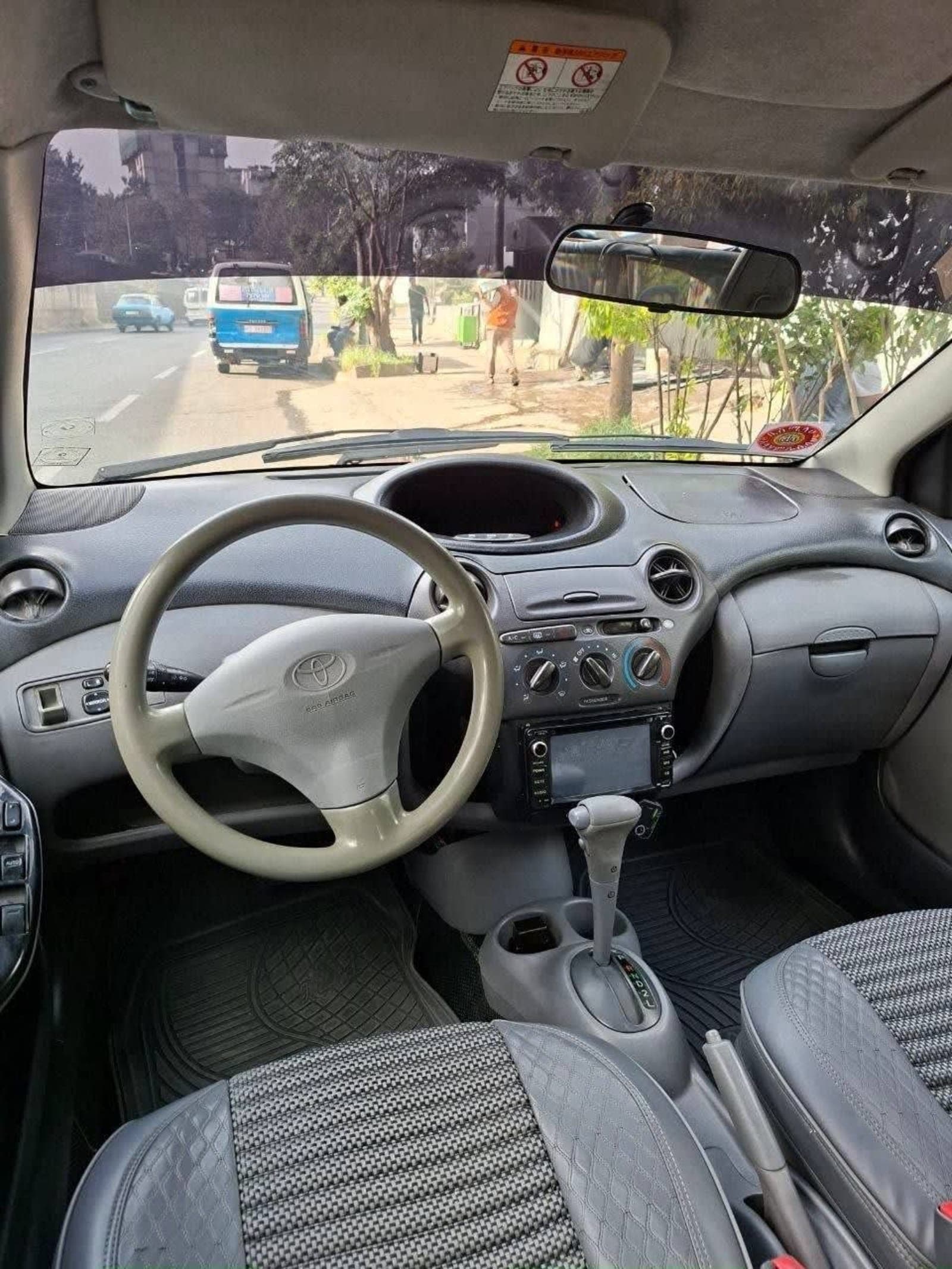 2001 Toyota Vitz — photo 4