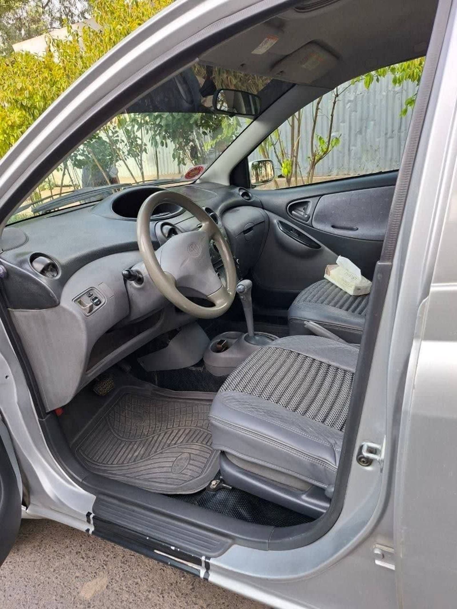 2001 Toyota Vitz — photo 5