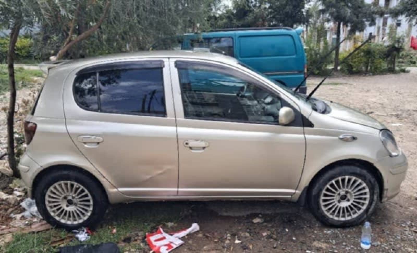 2002 Toyota Vitz — photo 4
