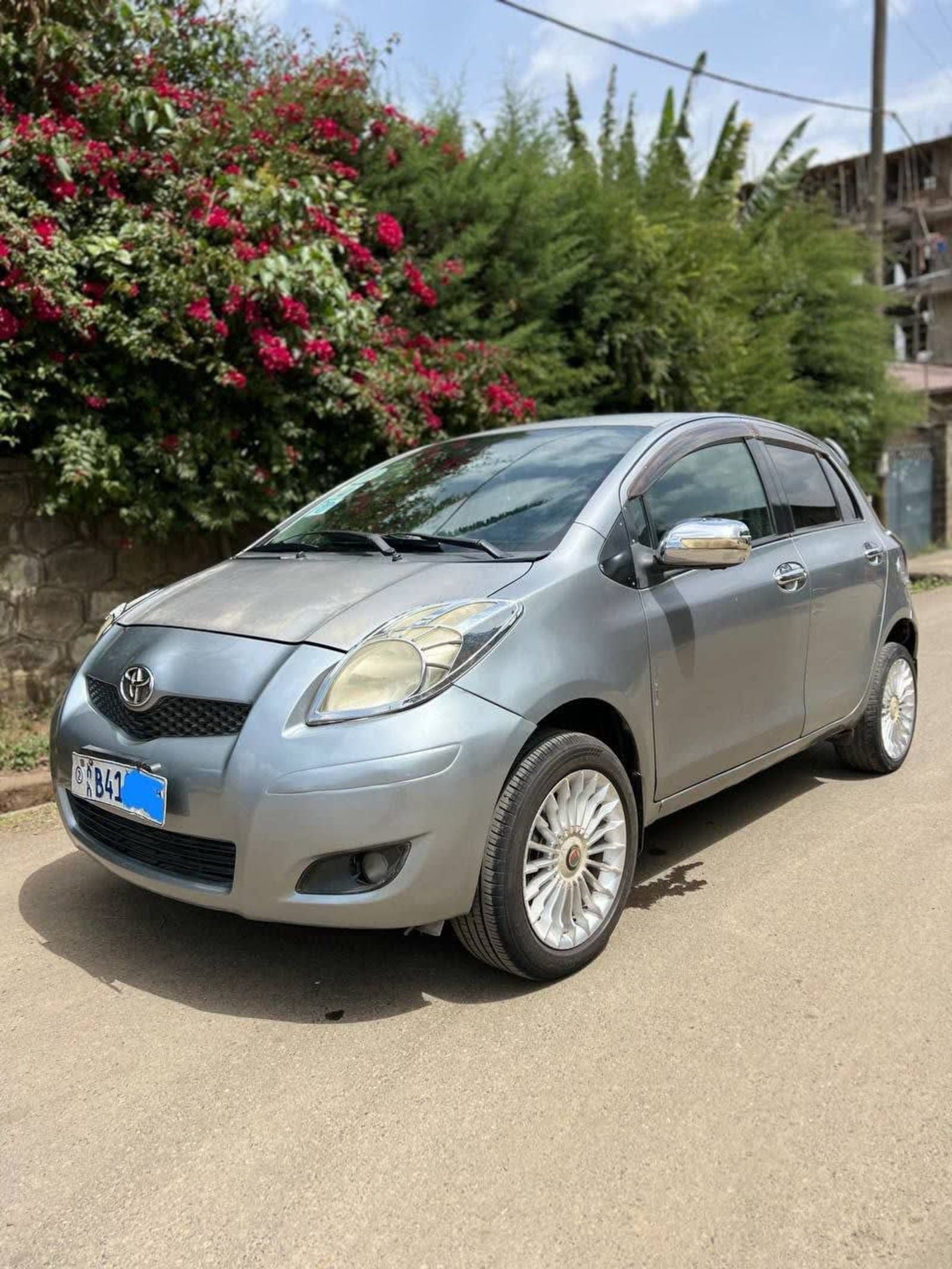 2010 Toyota Yaris Compact — photo 7