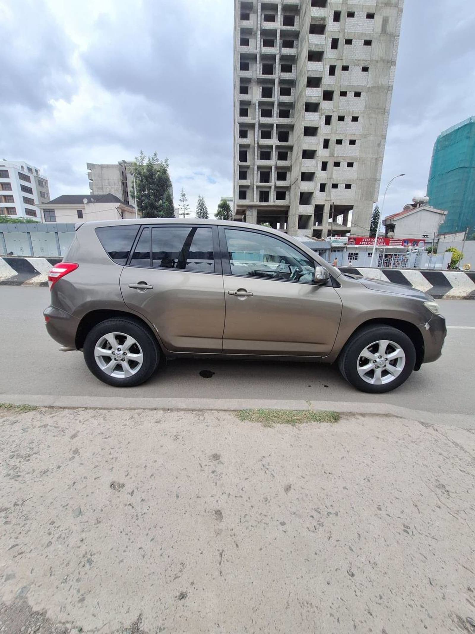2012 Toyota Rav4 — photo 2