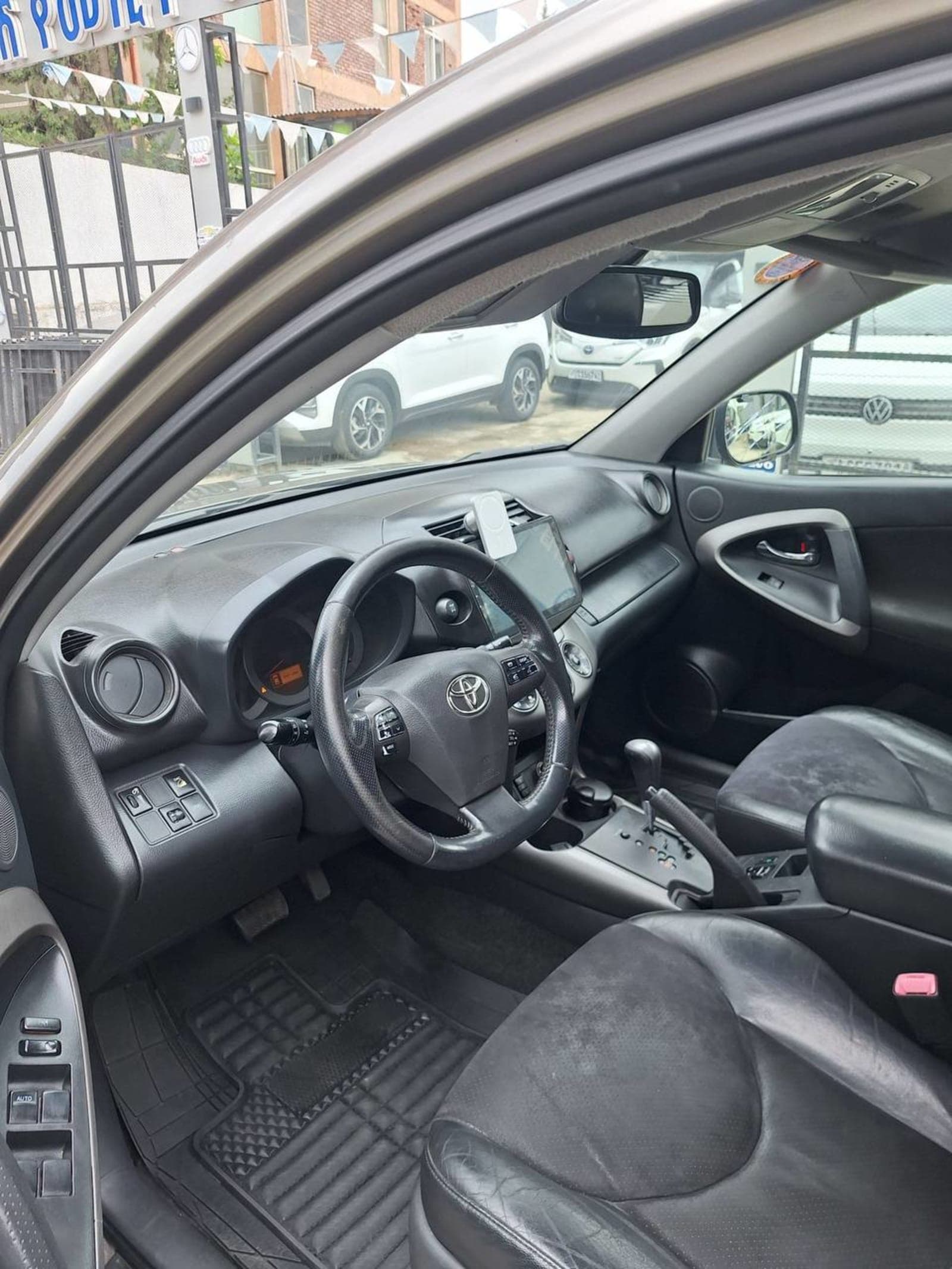2012 Toyota Rav4 — photo 5