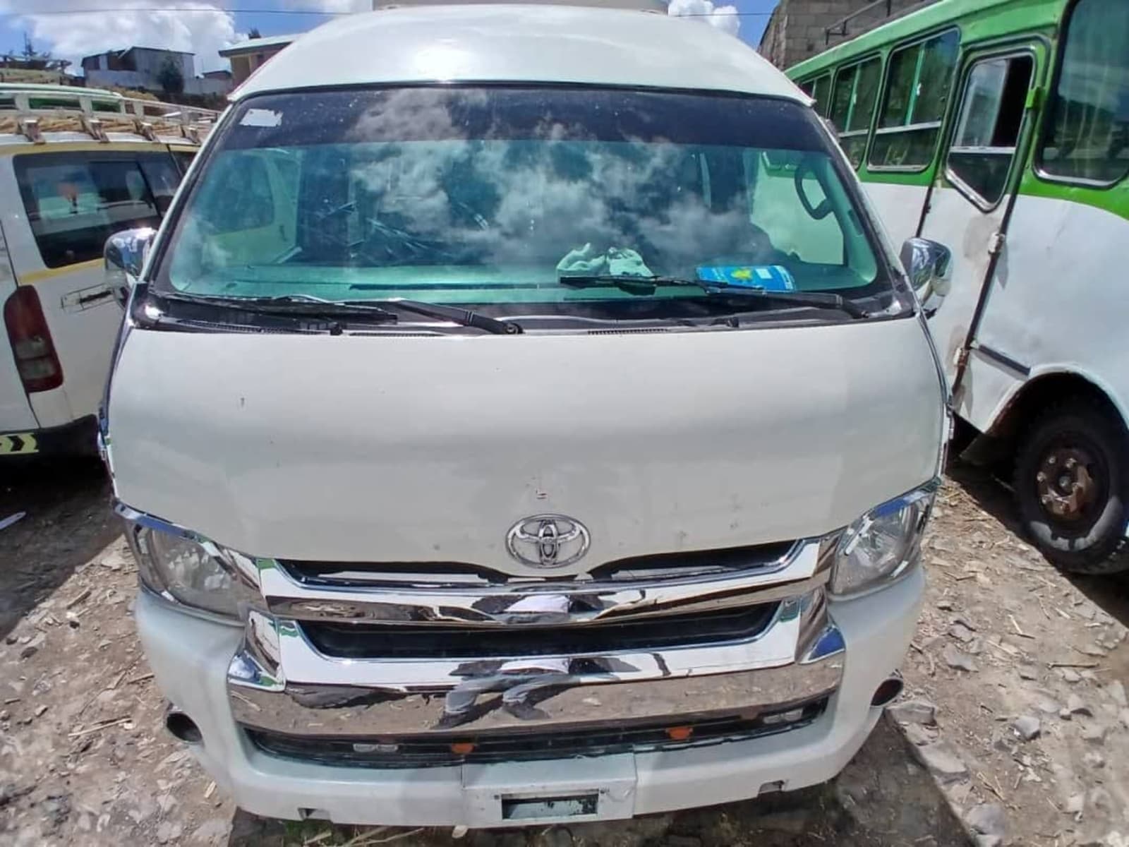 2012 Toyota highroof — photo 1