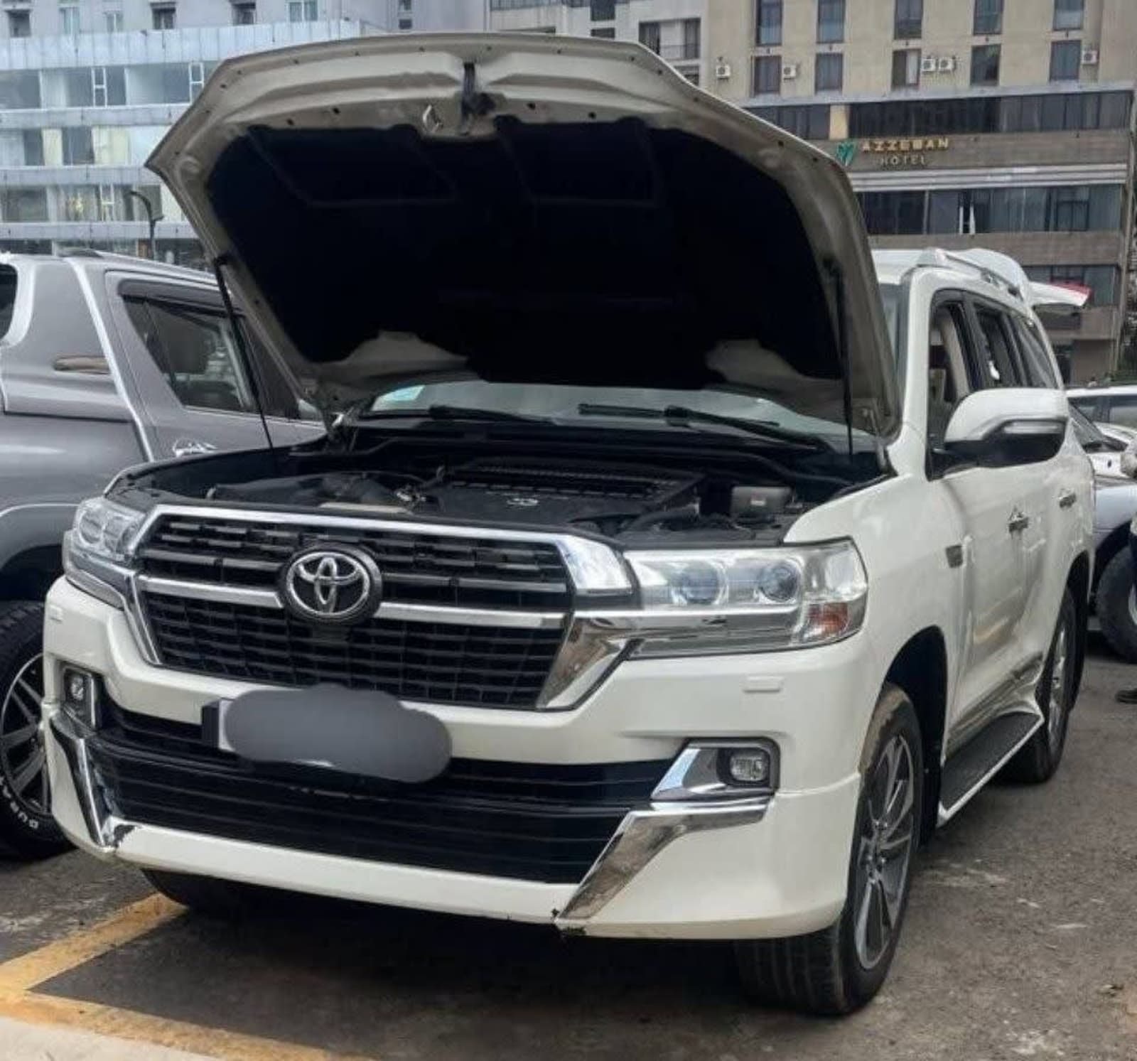 2010 Toyota Landcruiser GXR — photo 2