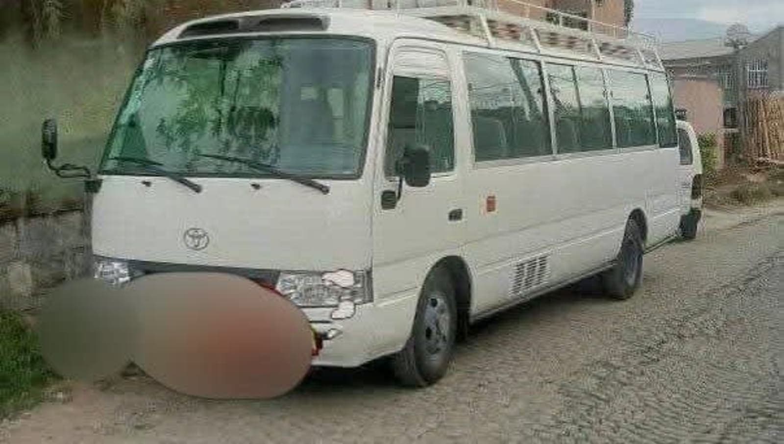 2013 Toyota Coaster โ photo 3