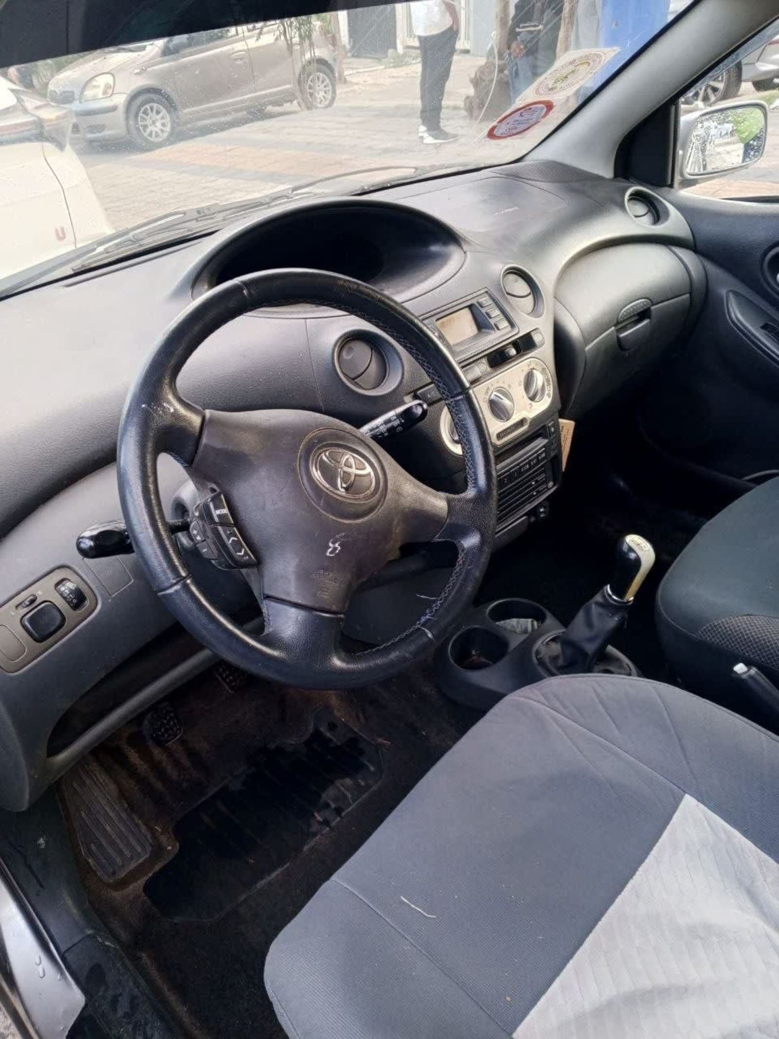 2004 Toyota Vitz/Yaris — photo 5